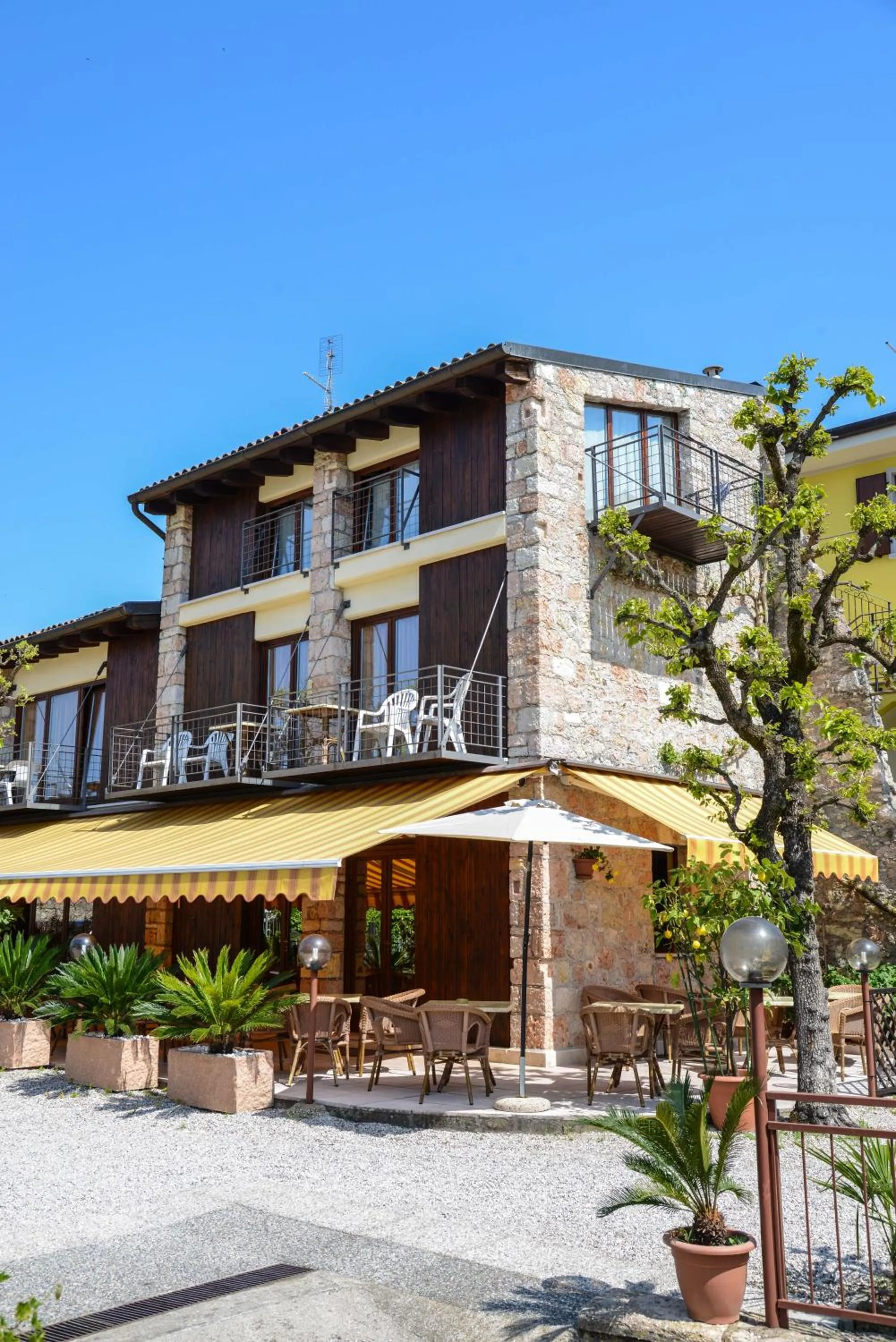 Property building in Garni Onda