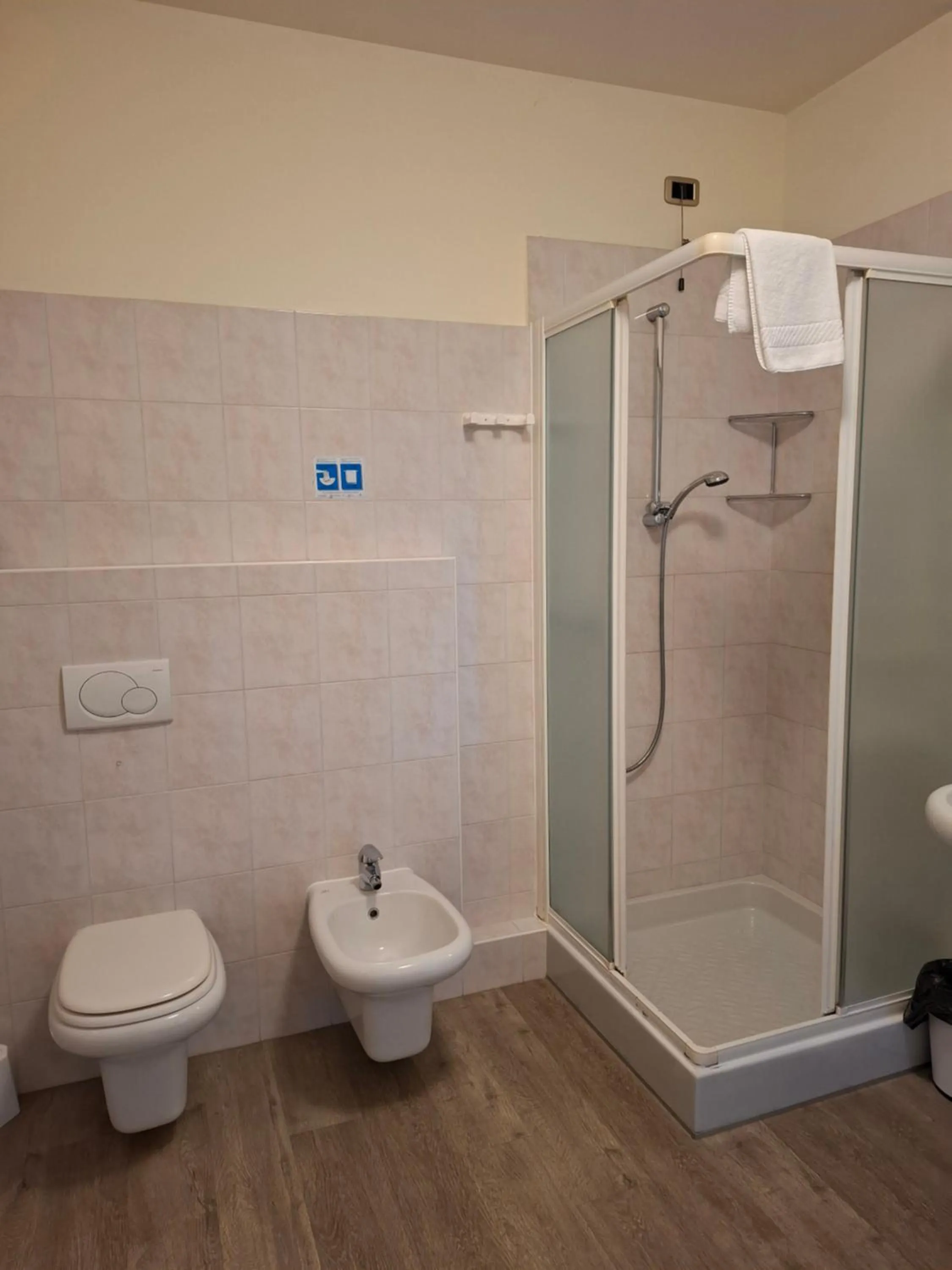 Shower in Garni Onda