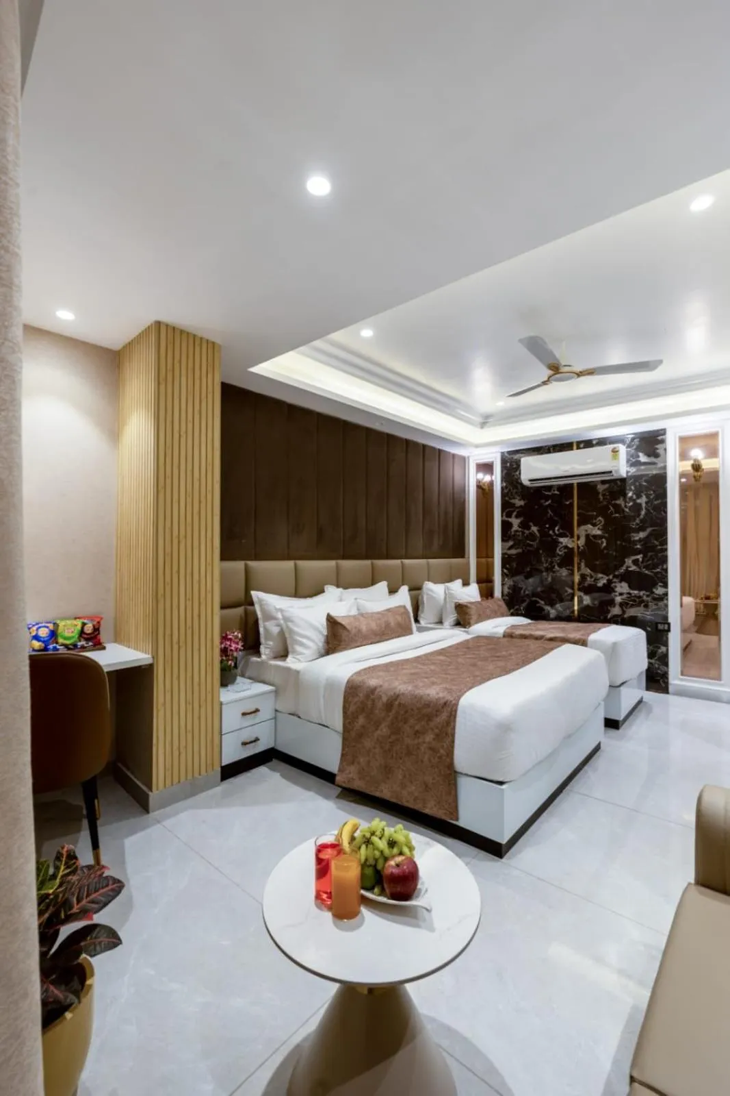 Photo of the whole room in Hotel Aroma Suites Delhi Airport