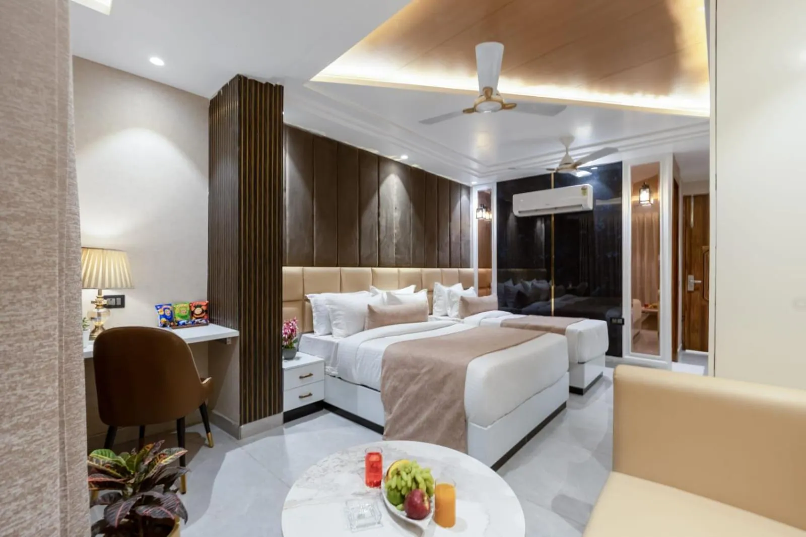 Photo of the whole room in Hotel Aroma Suites Delhi Airport