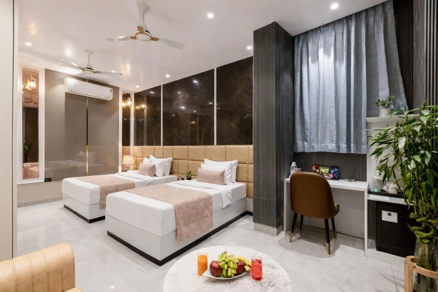 Photo of the whole room in Hotel Aroma Suites Delhi Airport