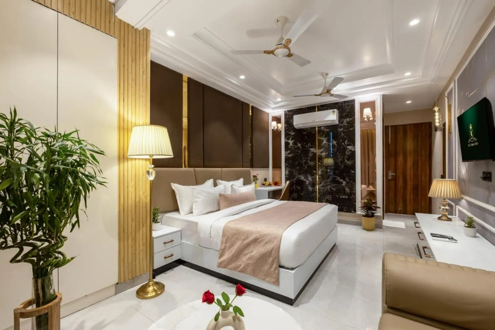 Photo of the whole room in Hotel Aroma Suites Delhi Airport