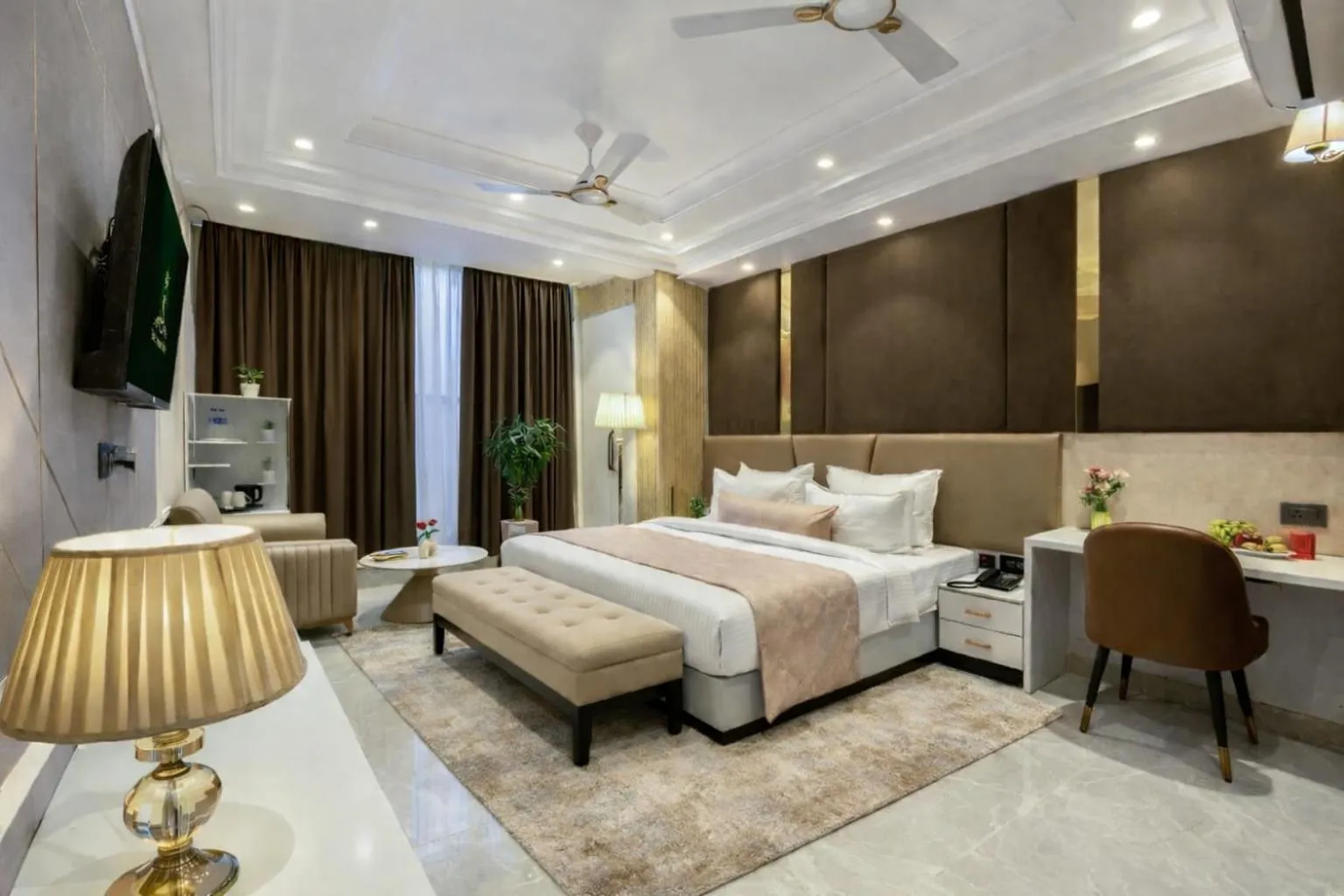 Photo of the whole room in Hotel Aroma Suites Delhi Airport
