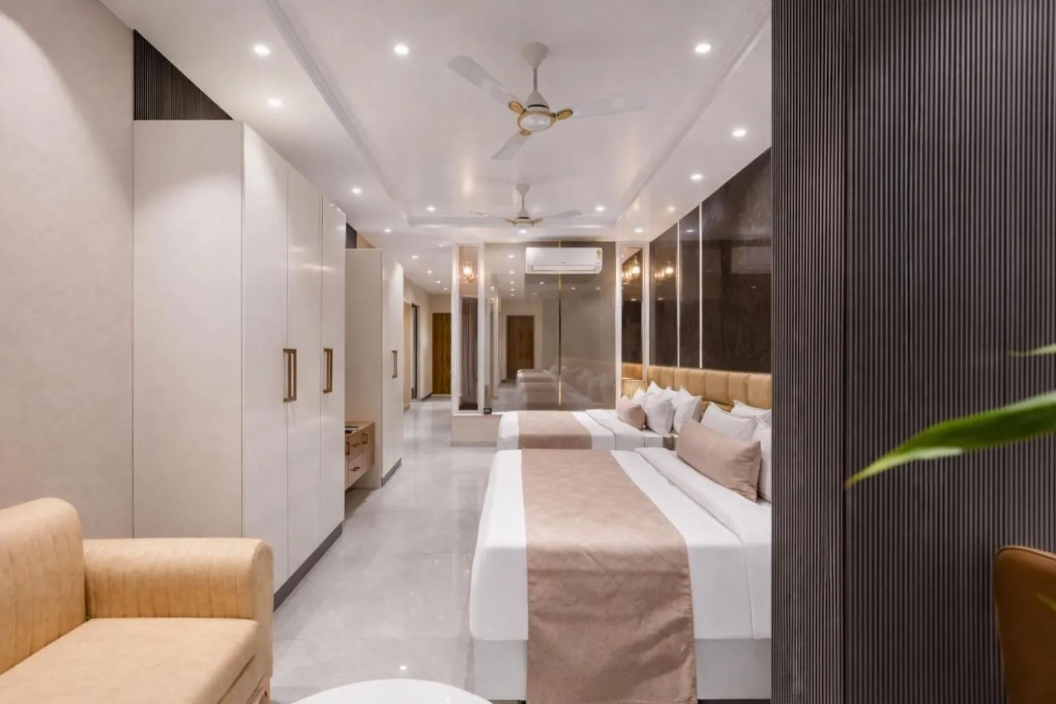 Photo of the whole room in Hotel Aroma Suites Delhi Airport