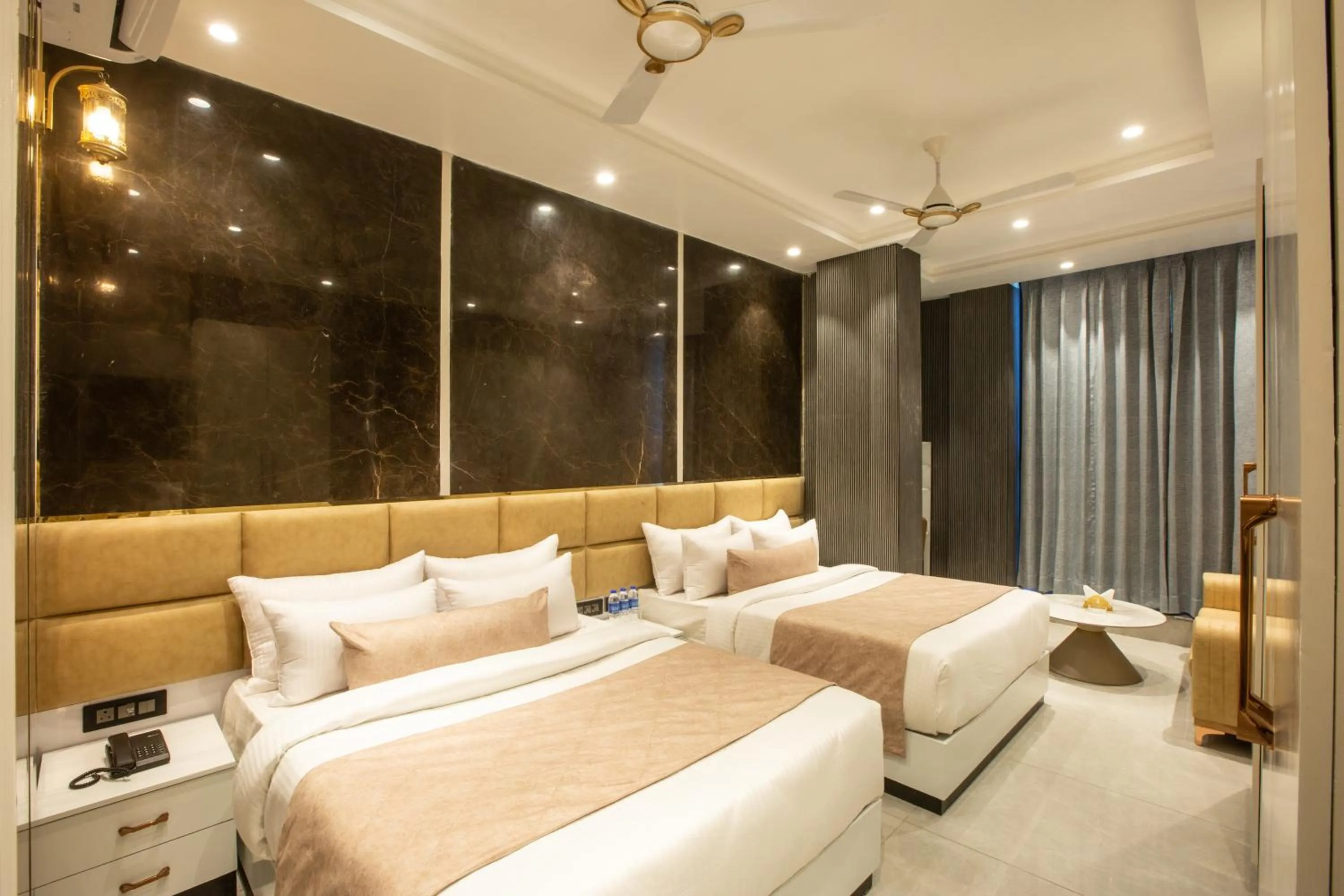 Photo of the whole room in Hotel Aroma Suites Delhi Airport