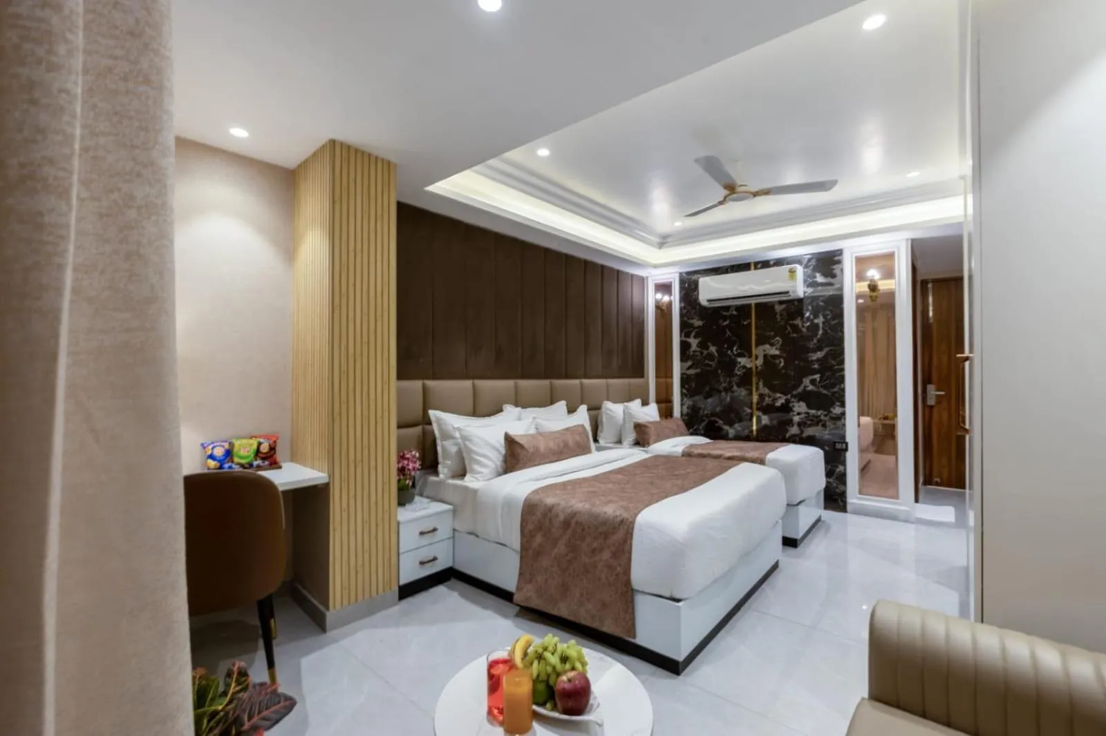 Photo of the whole room in Hotel Aroma Suites Delhi Airport
