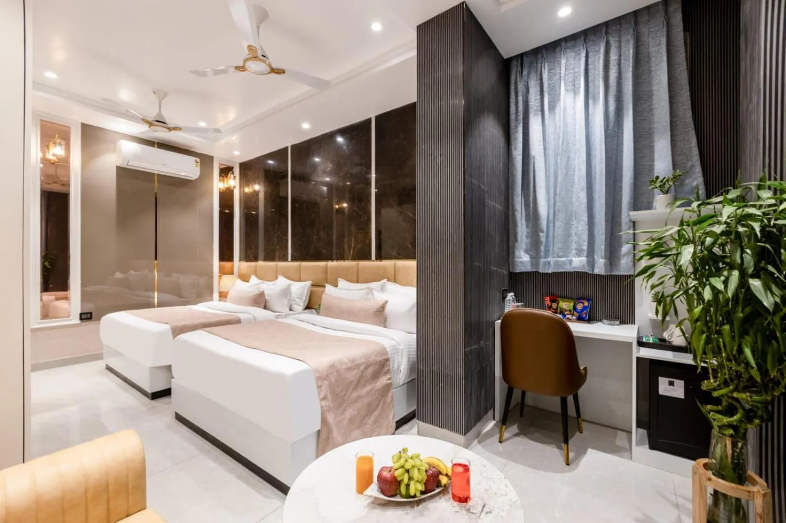 Photo of the whole room in Hotel Aroma Suites Delhi Airport