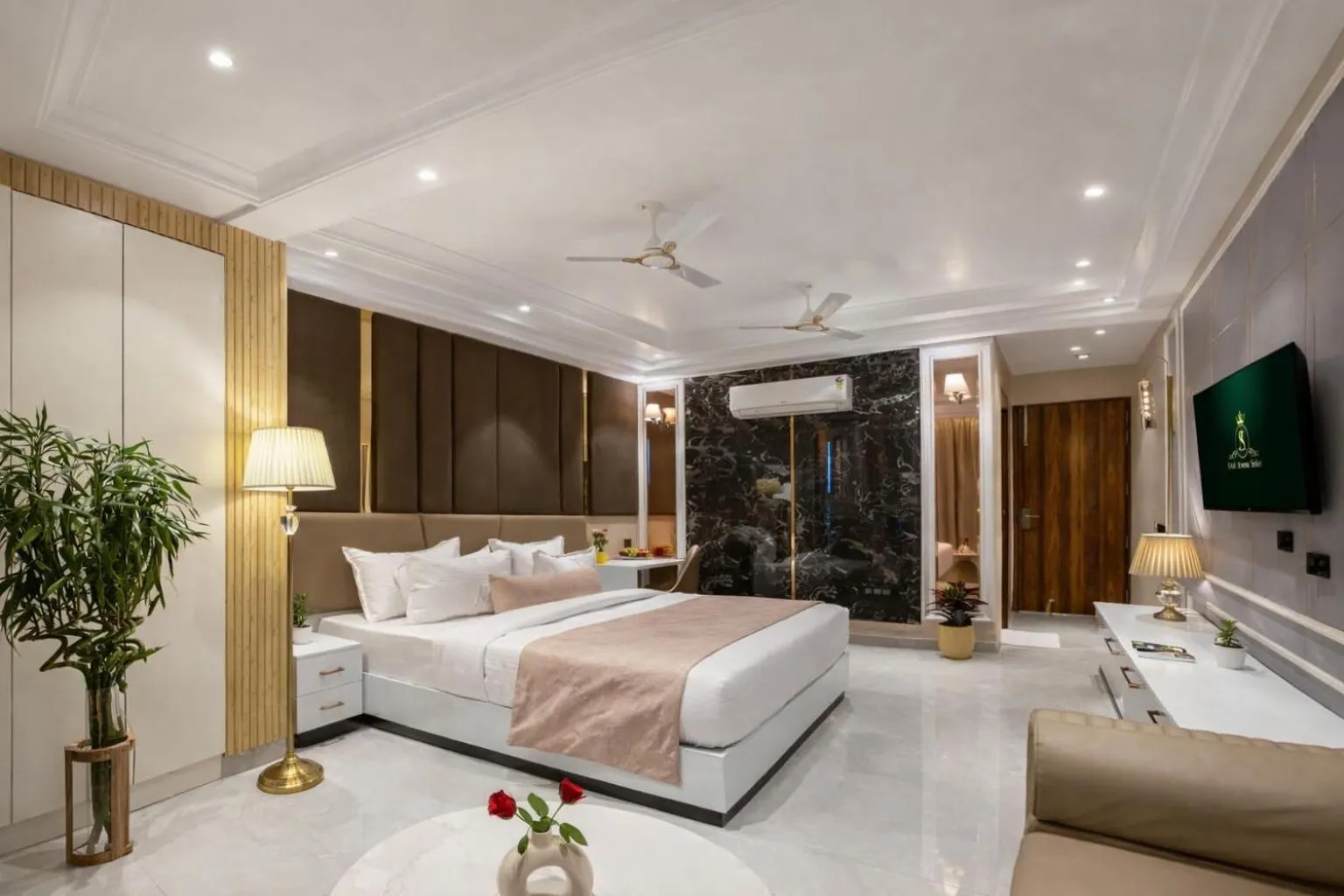 Photo of the whole room in Hotel Aroma Suites Delhi Airport
