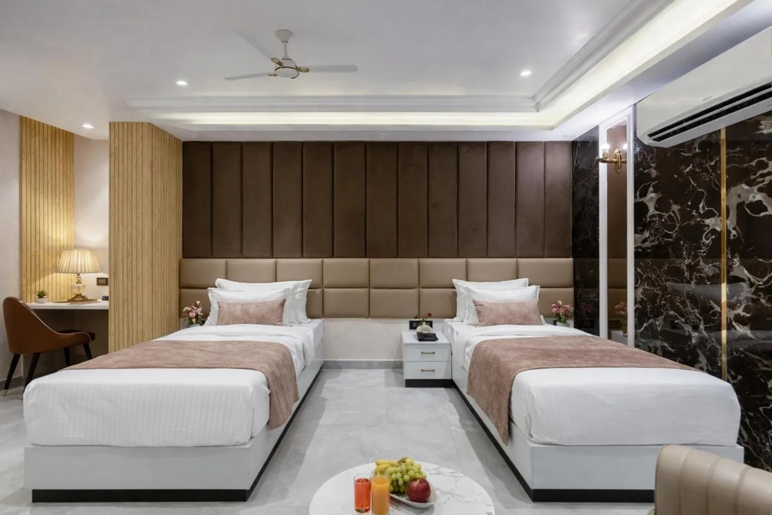 Photo of the whole room in Hotel Aroma Suites Delhi Airport