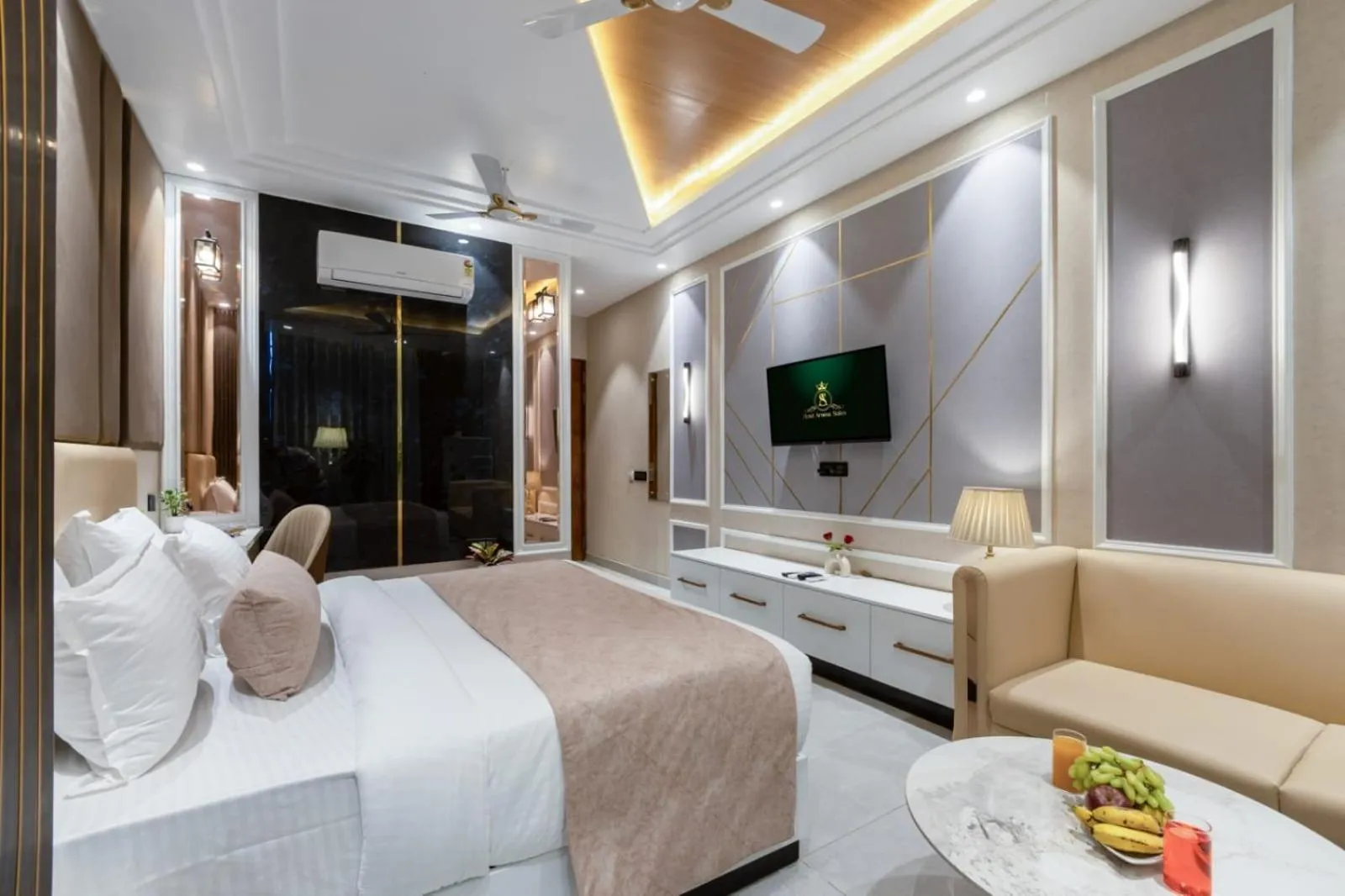 Photo of the whole room in Hotel Aroma Suites Delhi Airport