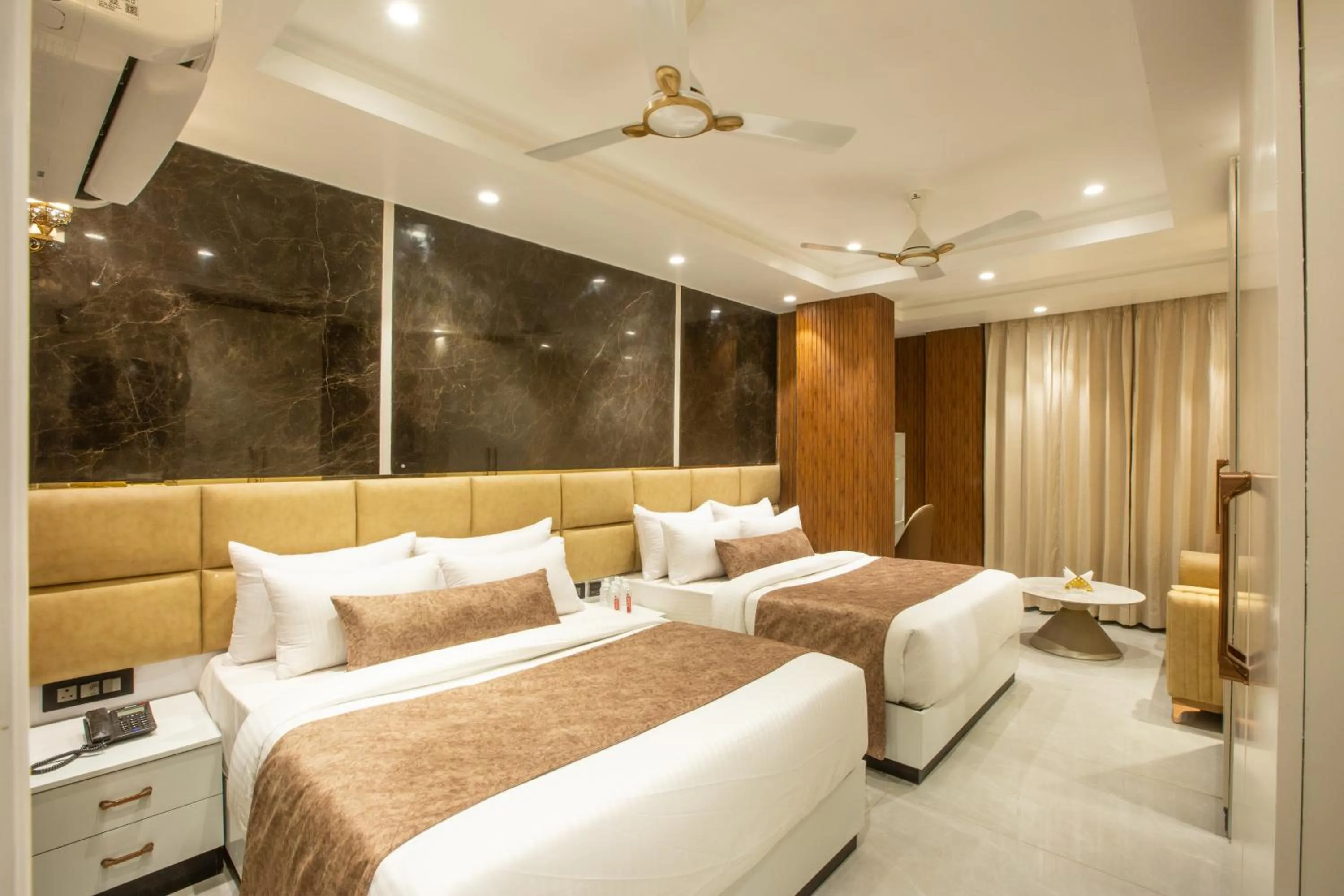 Photo of the whole room in Hotel Aroma Suites Delhi Airport