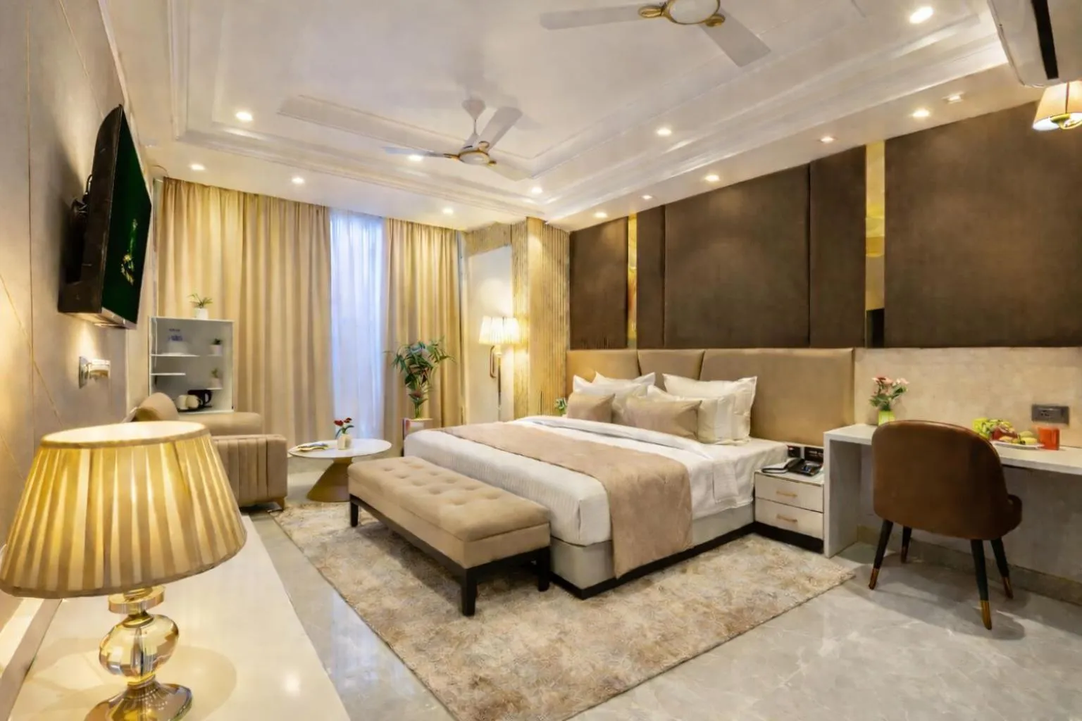 Photo of the whole room in Hotel Aroma Suites Delhi Airport