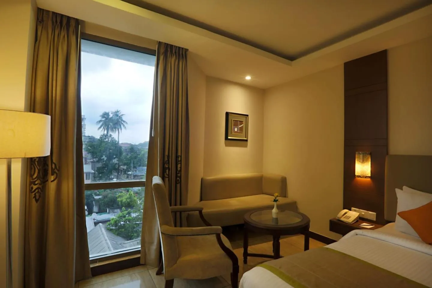 Photo of the whole room in Hotel Aroma Suites Delhi Airport