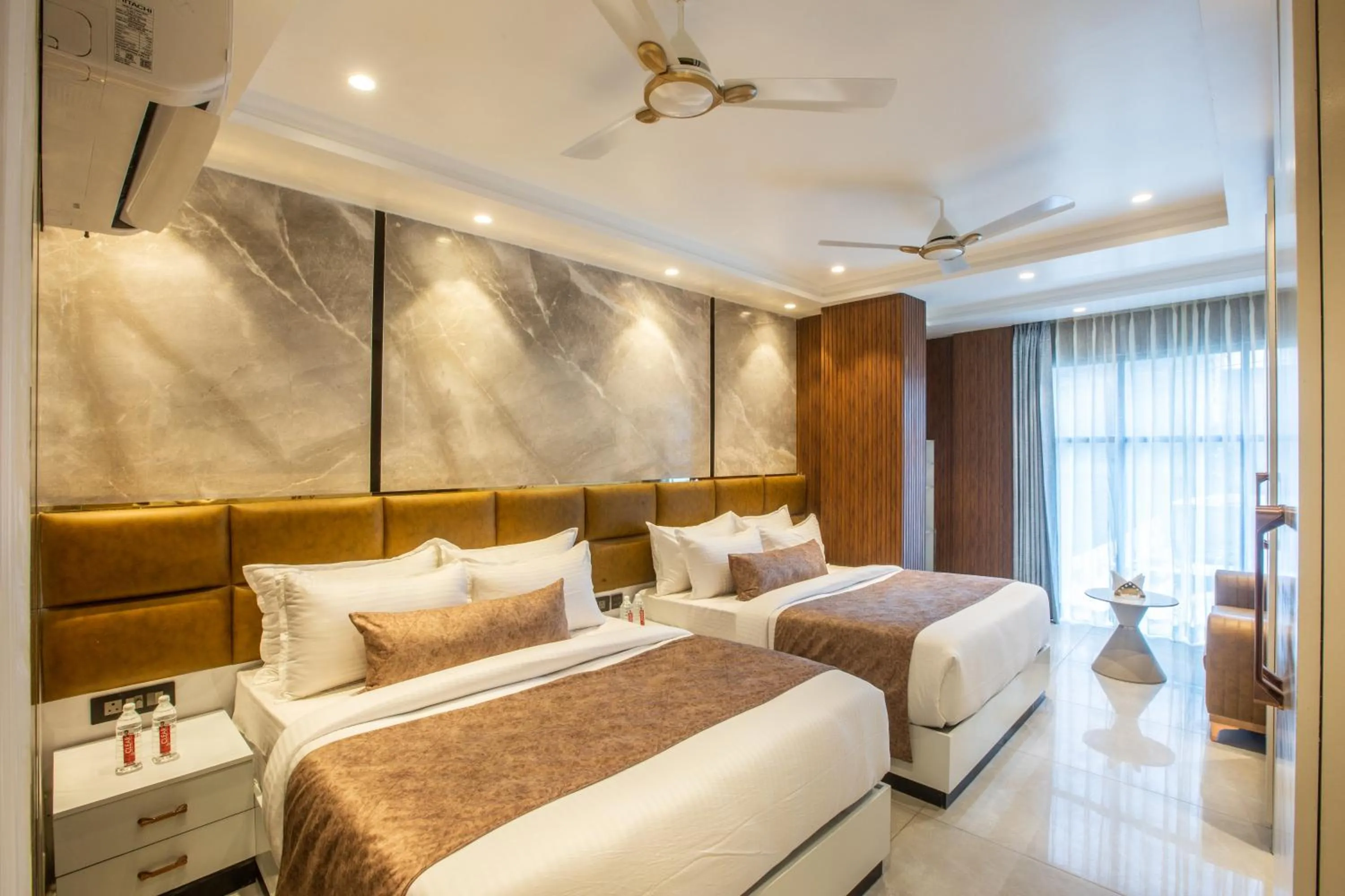 Photo of the whole room in Hotel Aroma Suites Delhi Airport