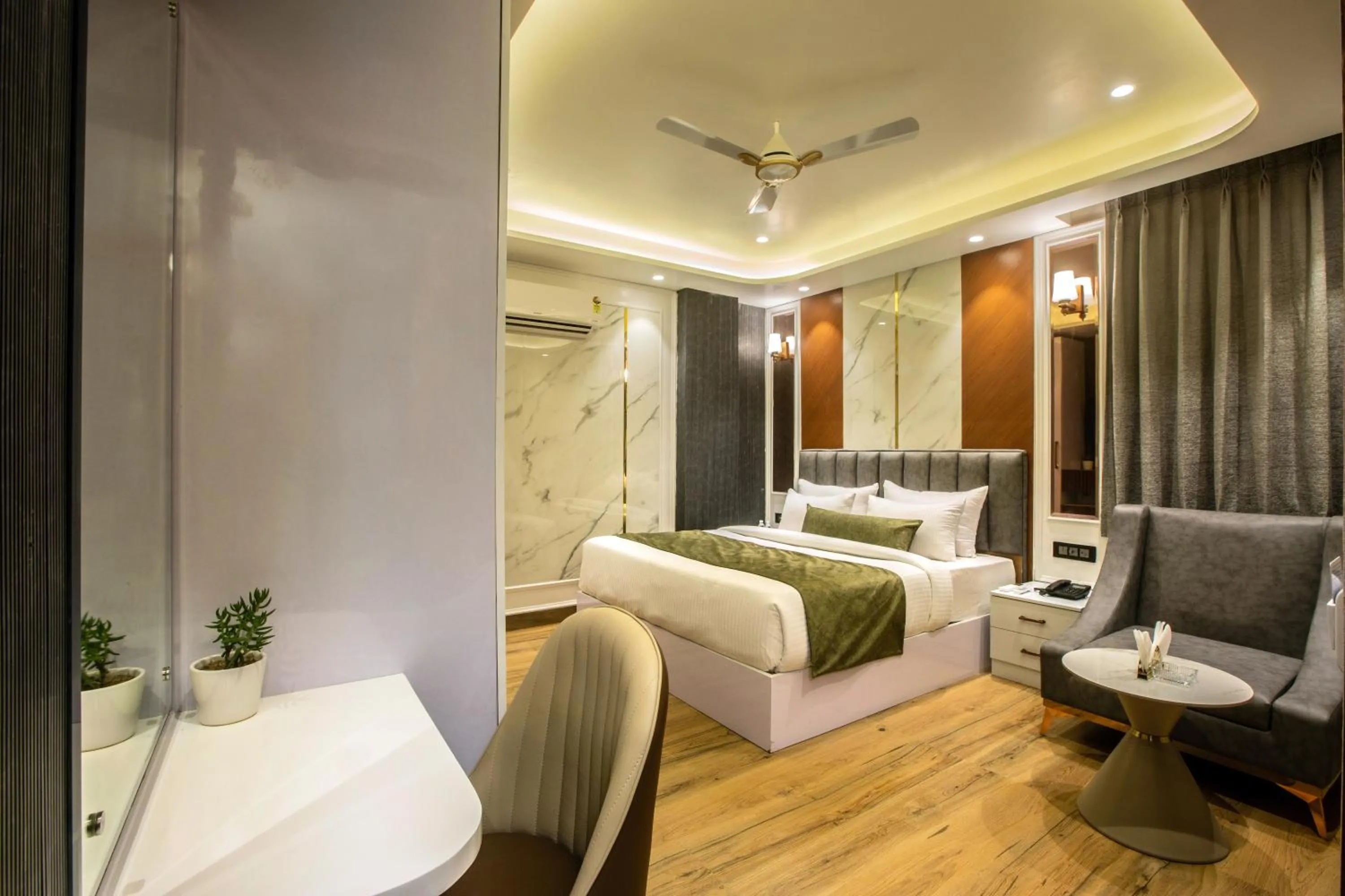 Photo of the whole room in Hotel Aroma Suites Delhi Airport