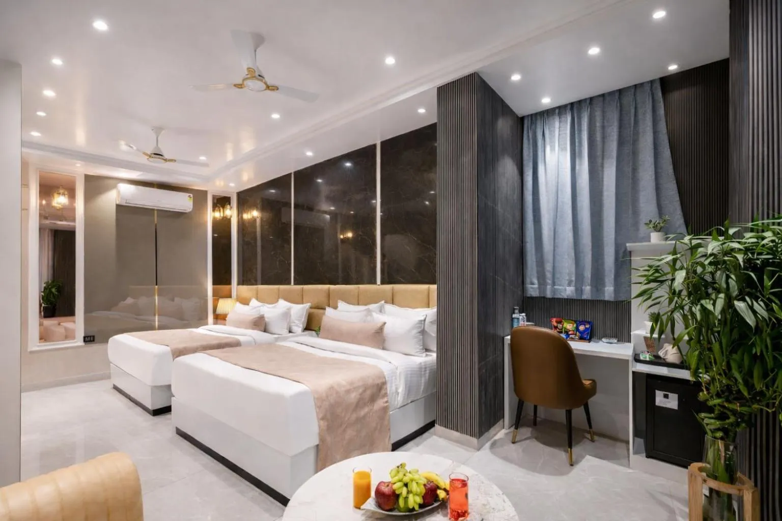 Photo of the whole room in Hotel Aroma Suites Delhi Airport