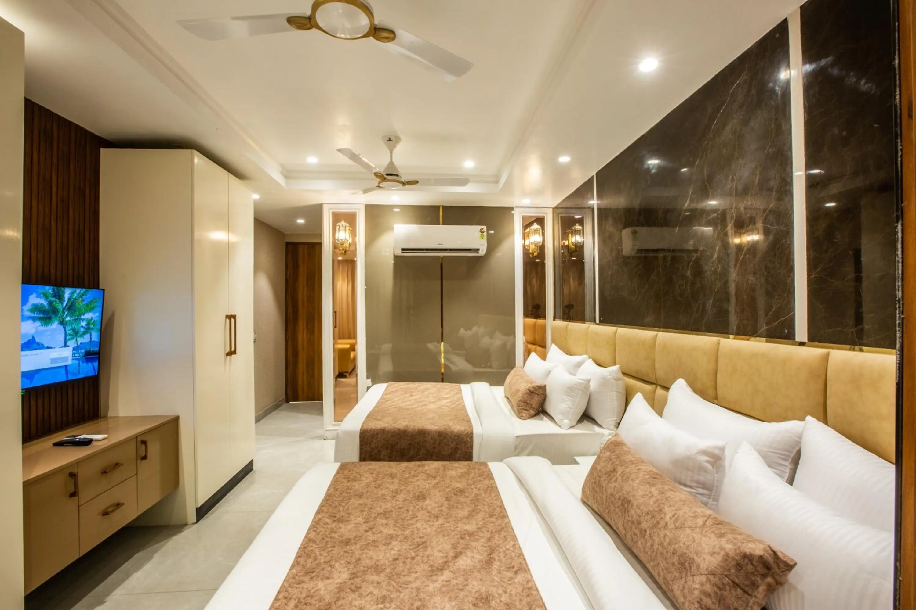 Photo of the whole room in Hotel Aroma Suites Delhi Airport