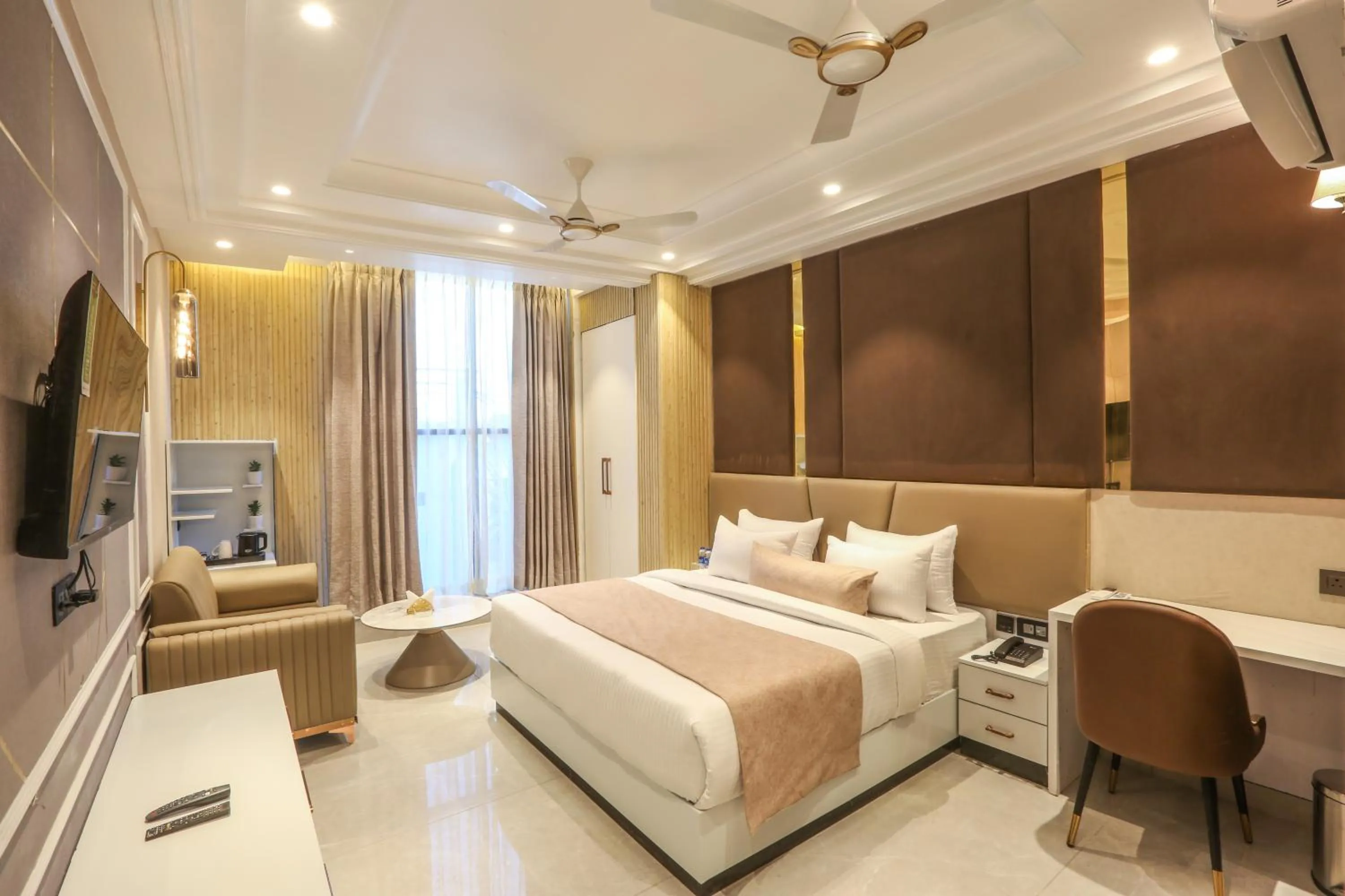 Photo of the whole room in Hotel Aroma Suites Delhi Airport