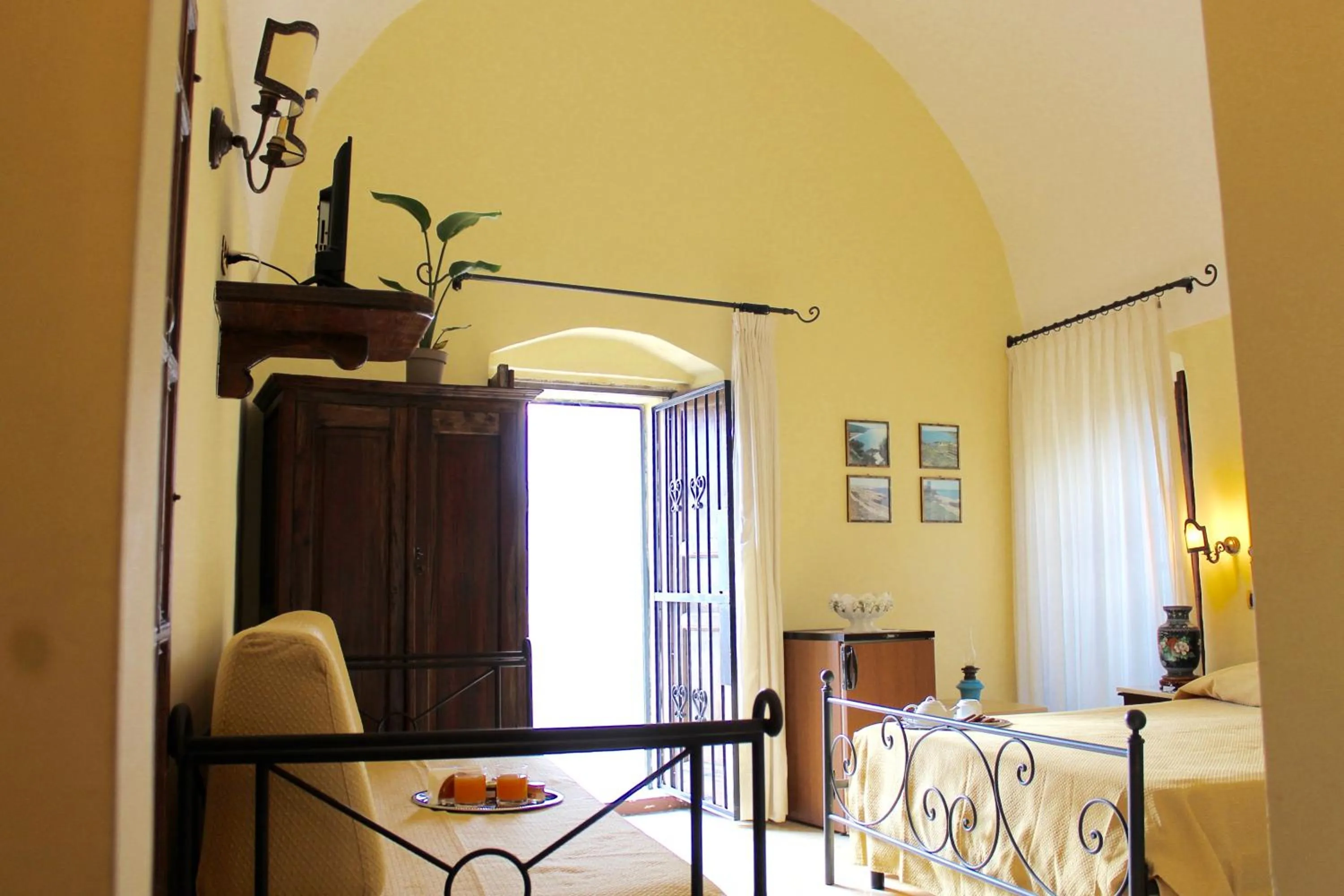 Photo of the whole room, Bed in Palazzo Senape De Pace