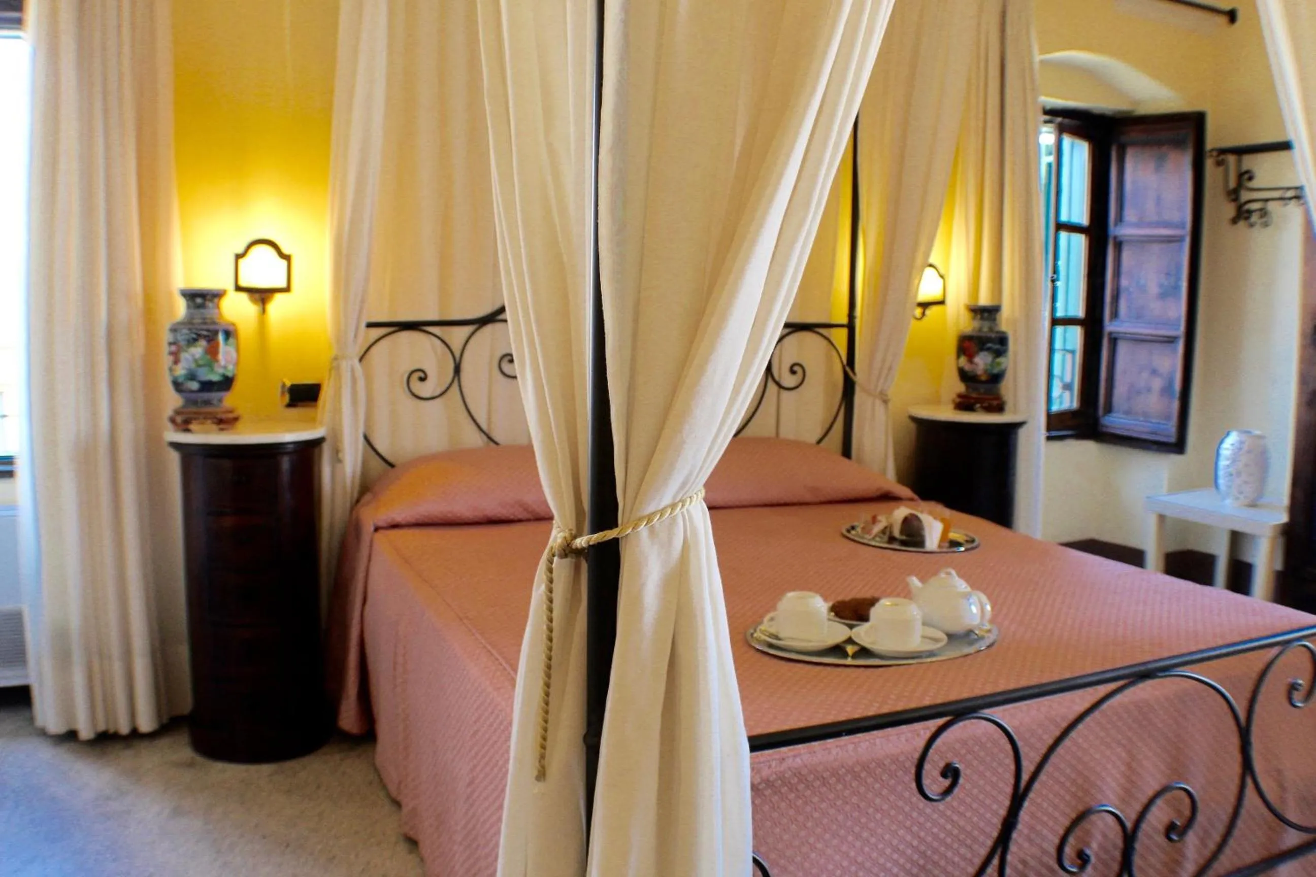 Photo of the whole room, Bed in Palazzo Senape De Pace