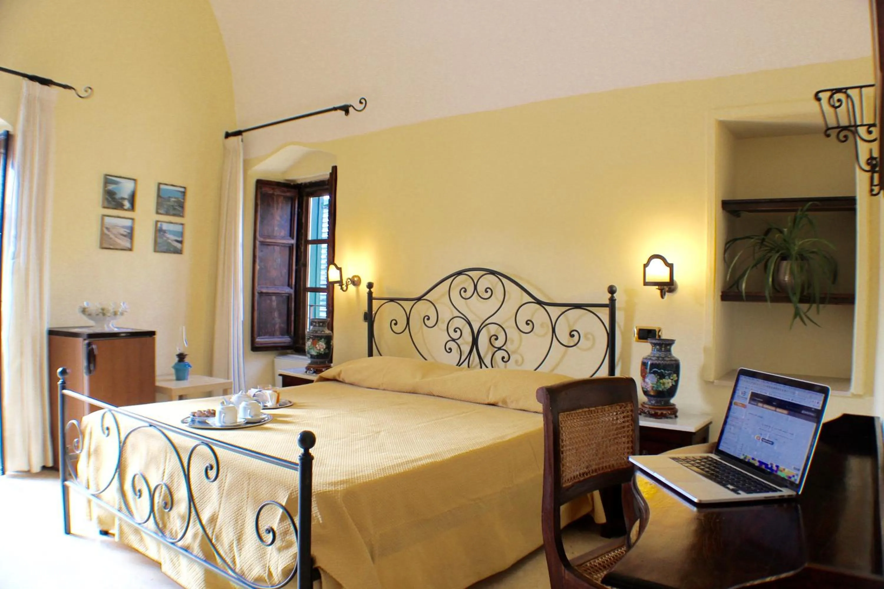 Photo of the whole room, Bed in Palazzo Senape De Pace