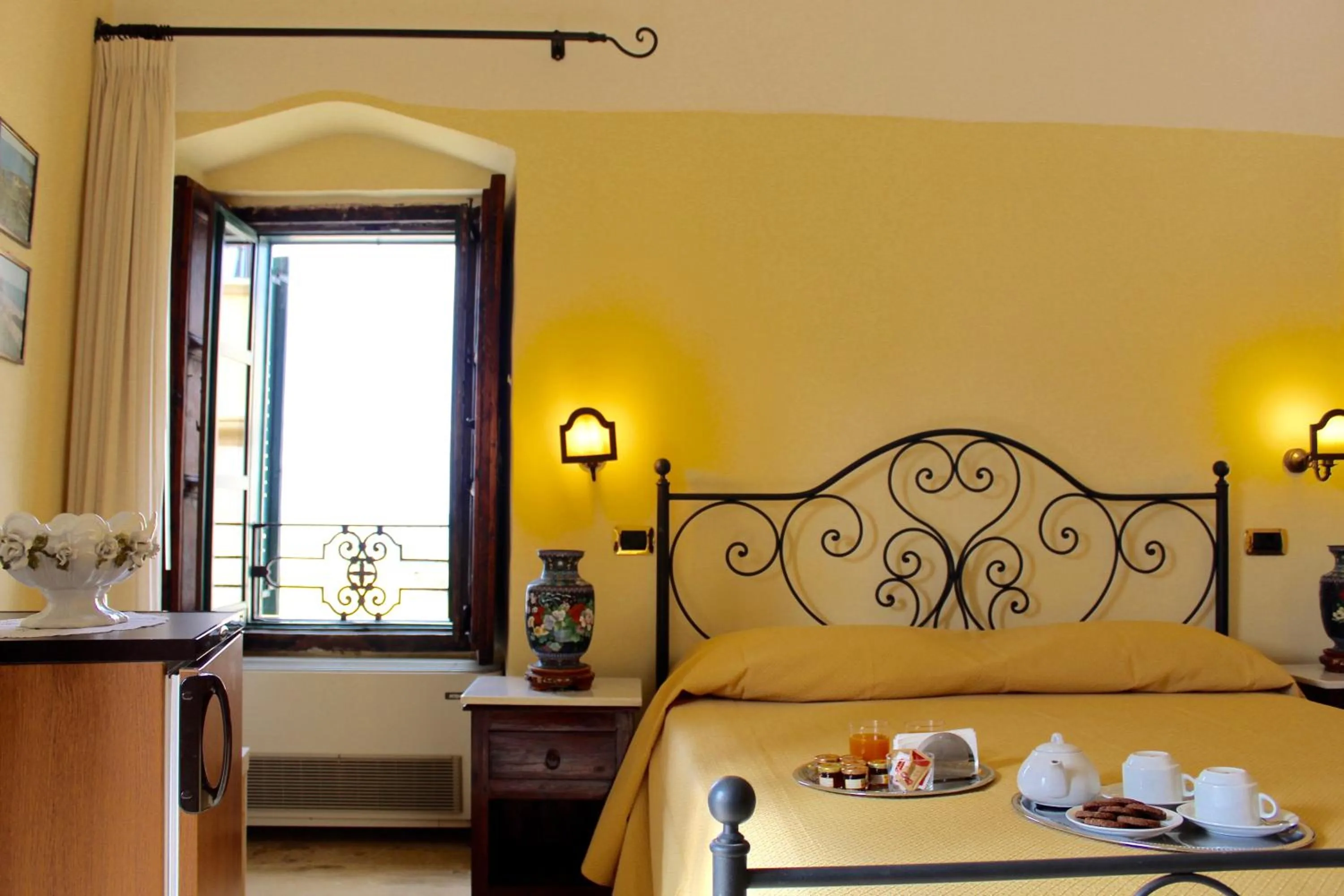 Photo of the whole room, Bed in Palazzo Senape De Pace