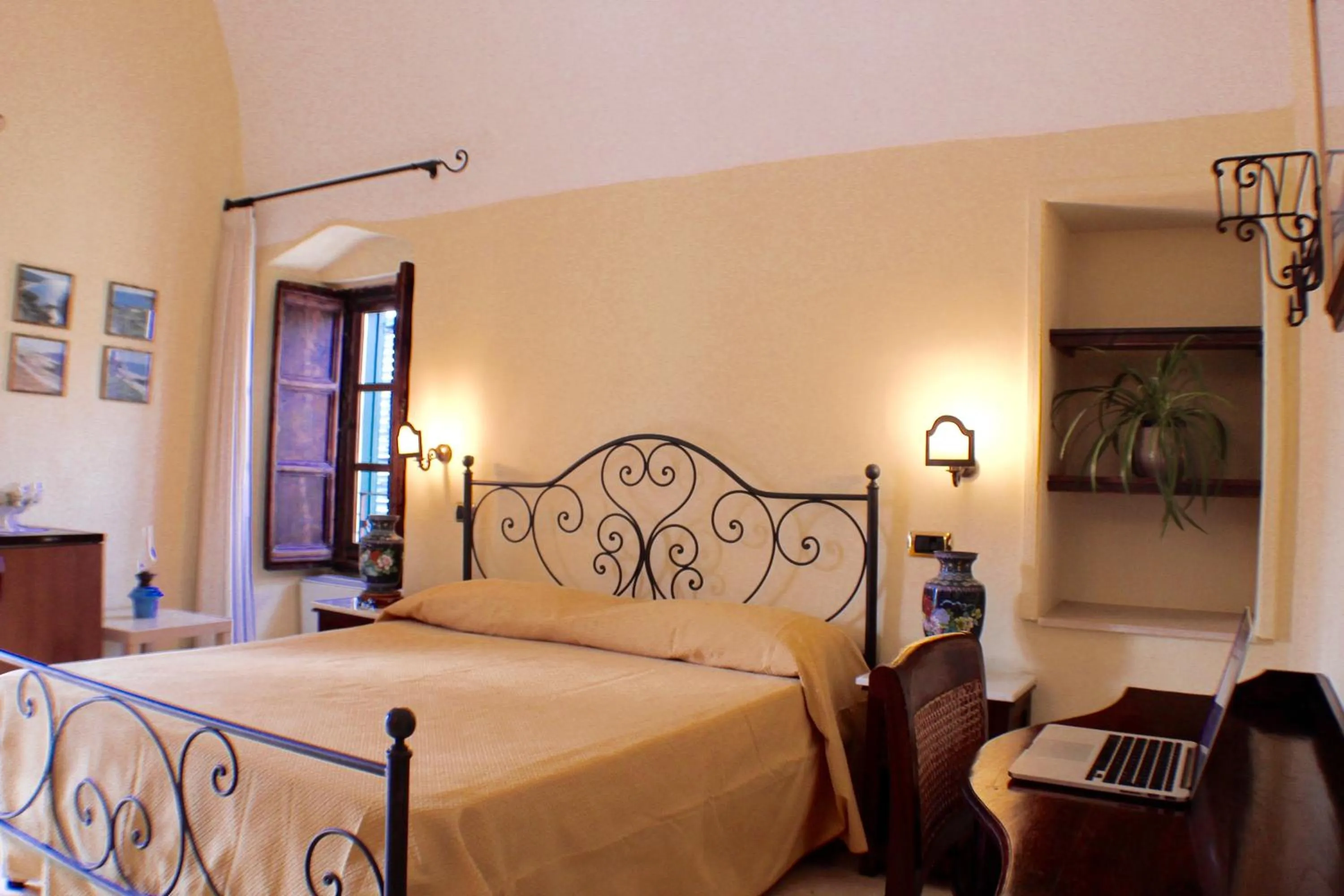 Photo of the whole room, Bed in Palazzo Senape De Pace