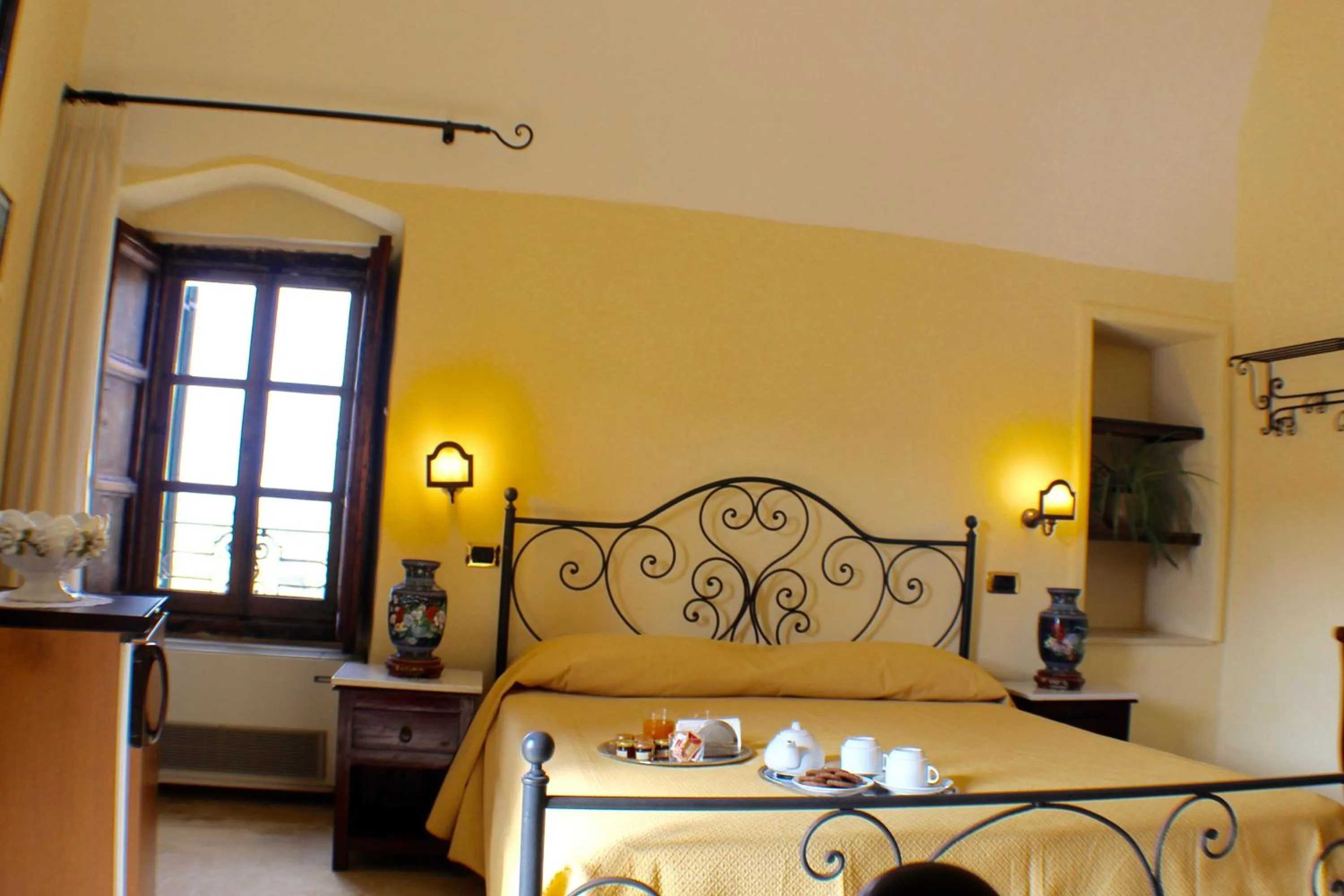 Photo of the whole room, Bed in Palazzo Senape De Pace