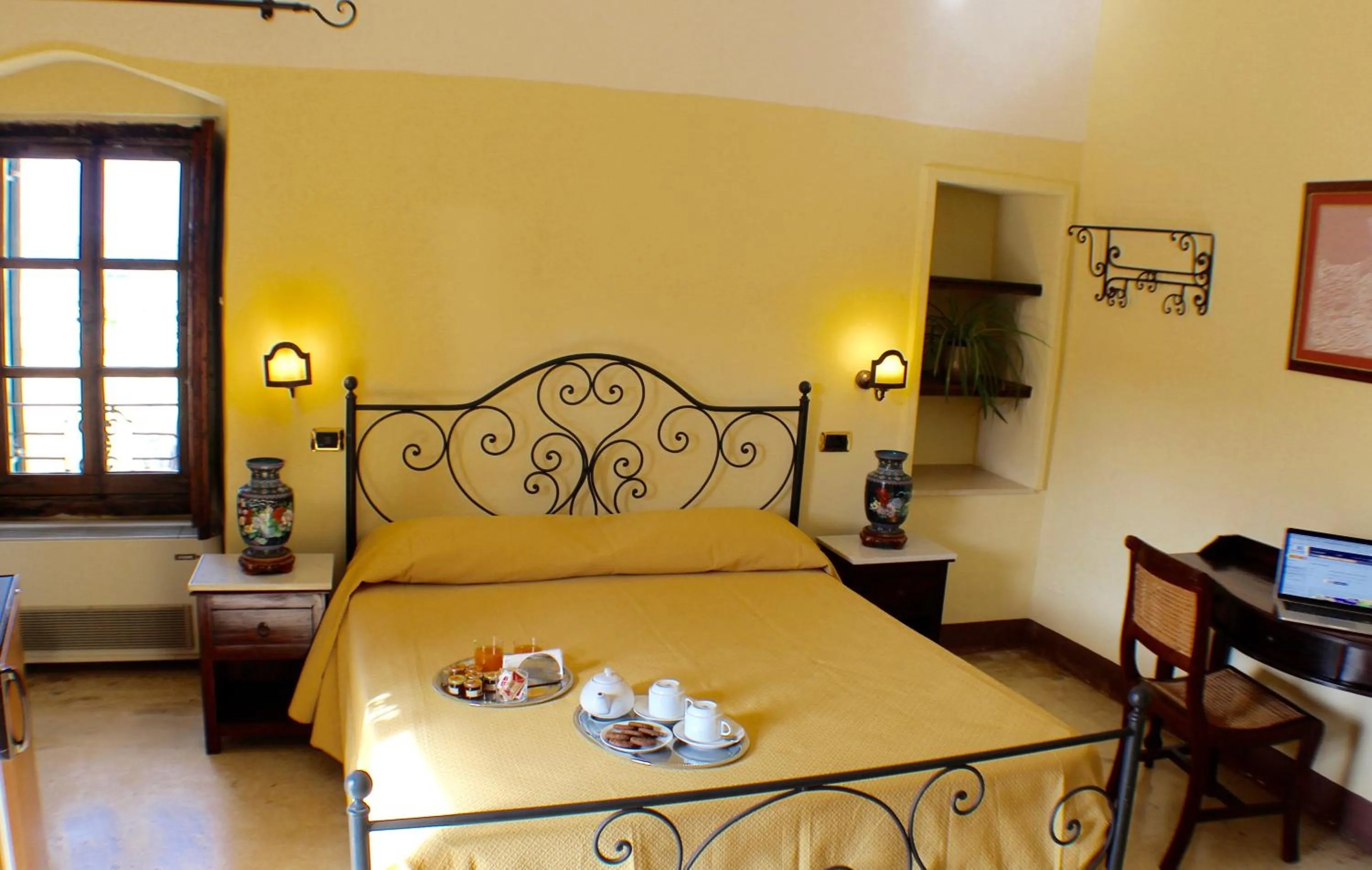 Photo of the whole room, Bed in Palazzo Senape De Pace