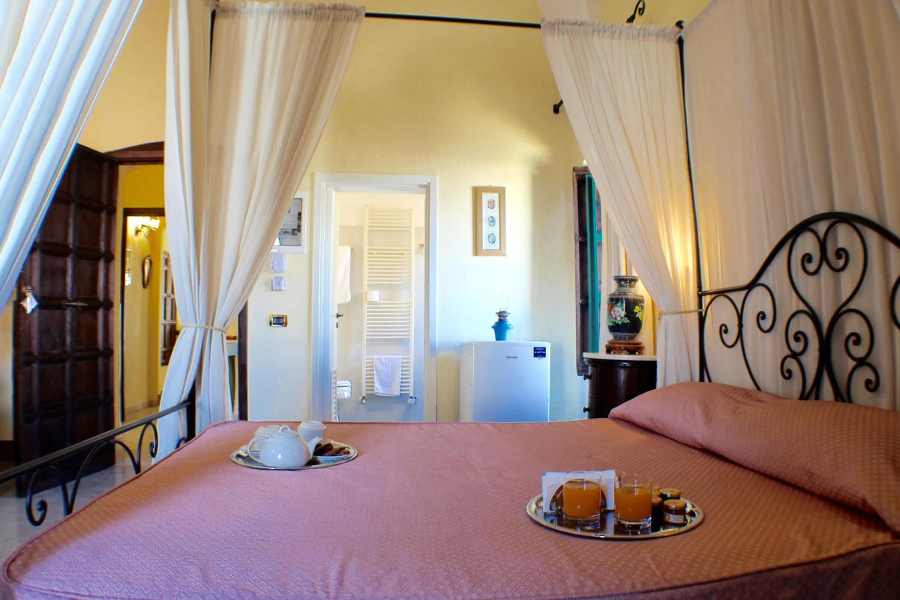 Photo of the whole room, Bed in Palazzo Senape De Pace