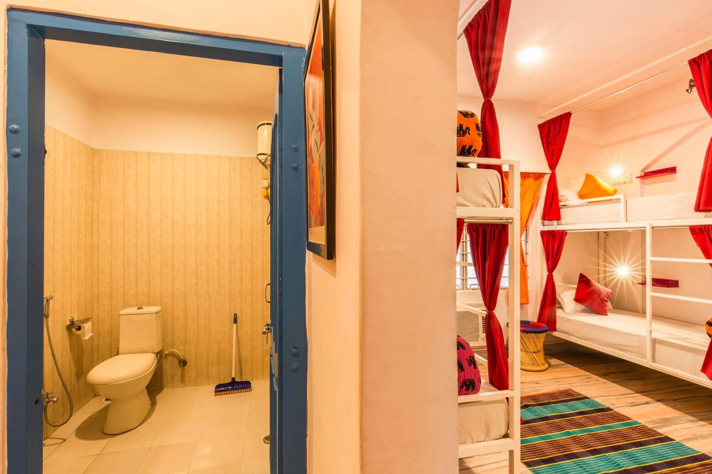 Bed in goSTOPS Lite Jaipur