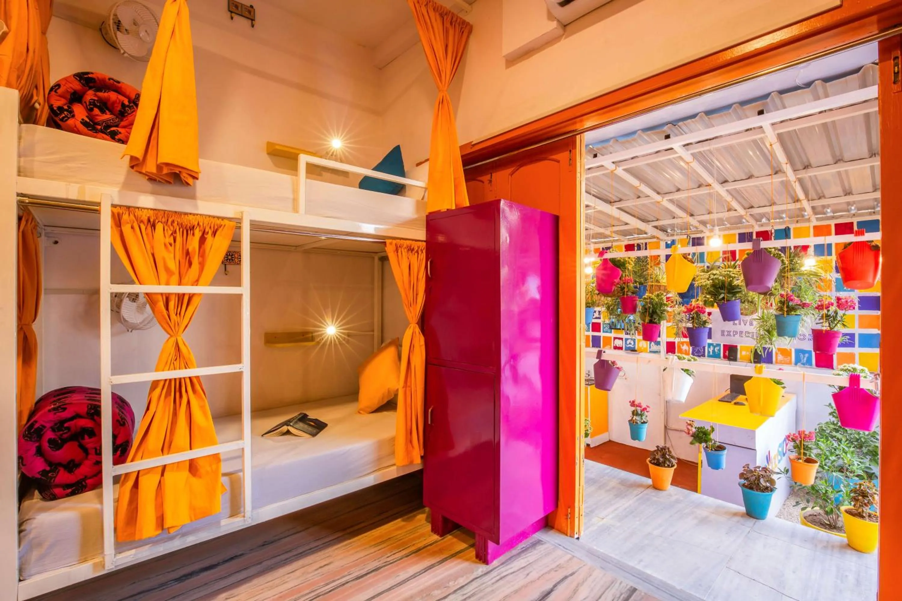 Bed in goSTOPS Lite Jaipur