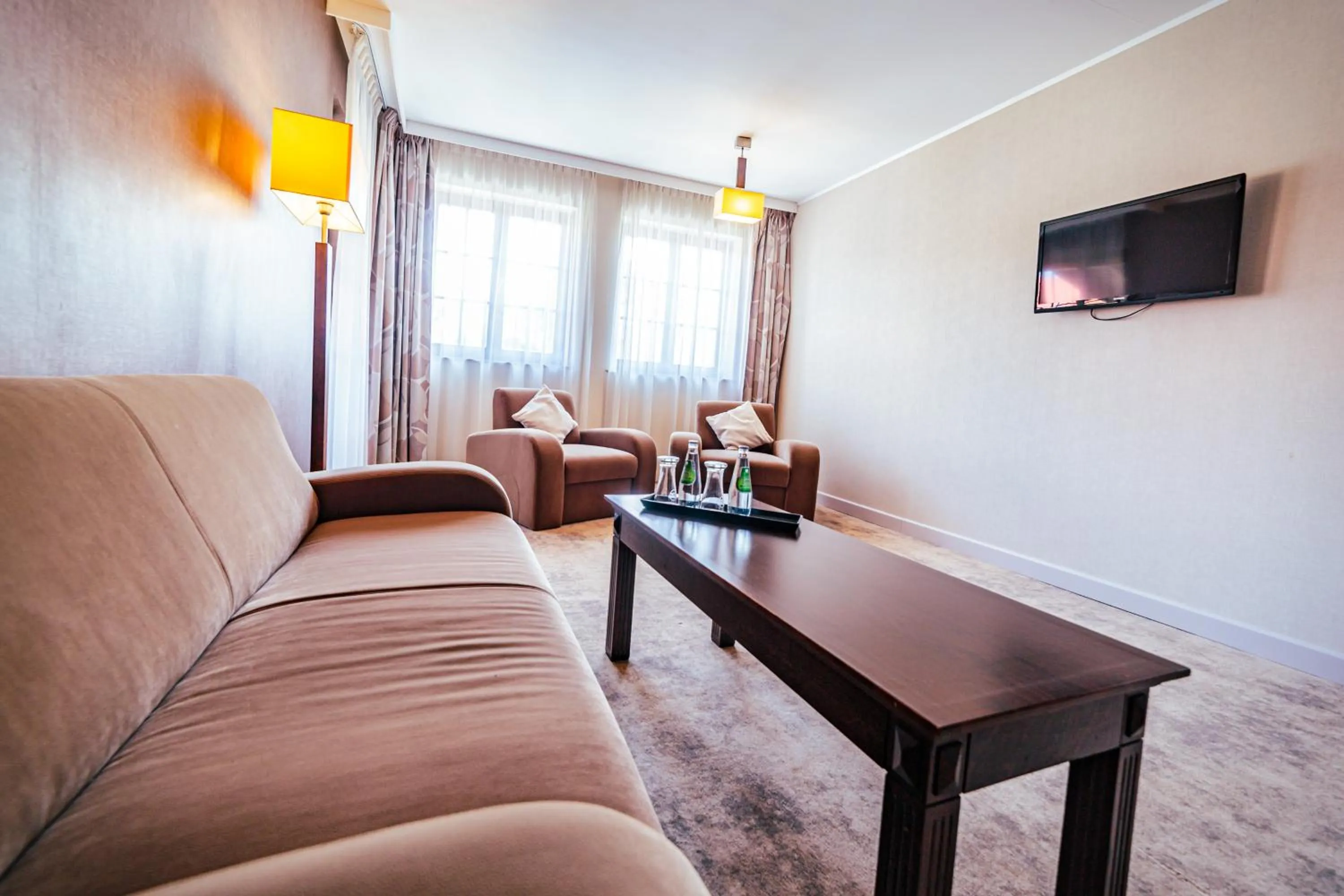 Communal lounge/ TV room in Hotel Kryształ Conference & Spa