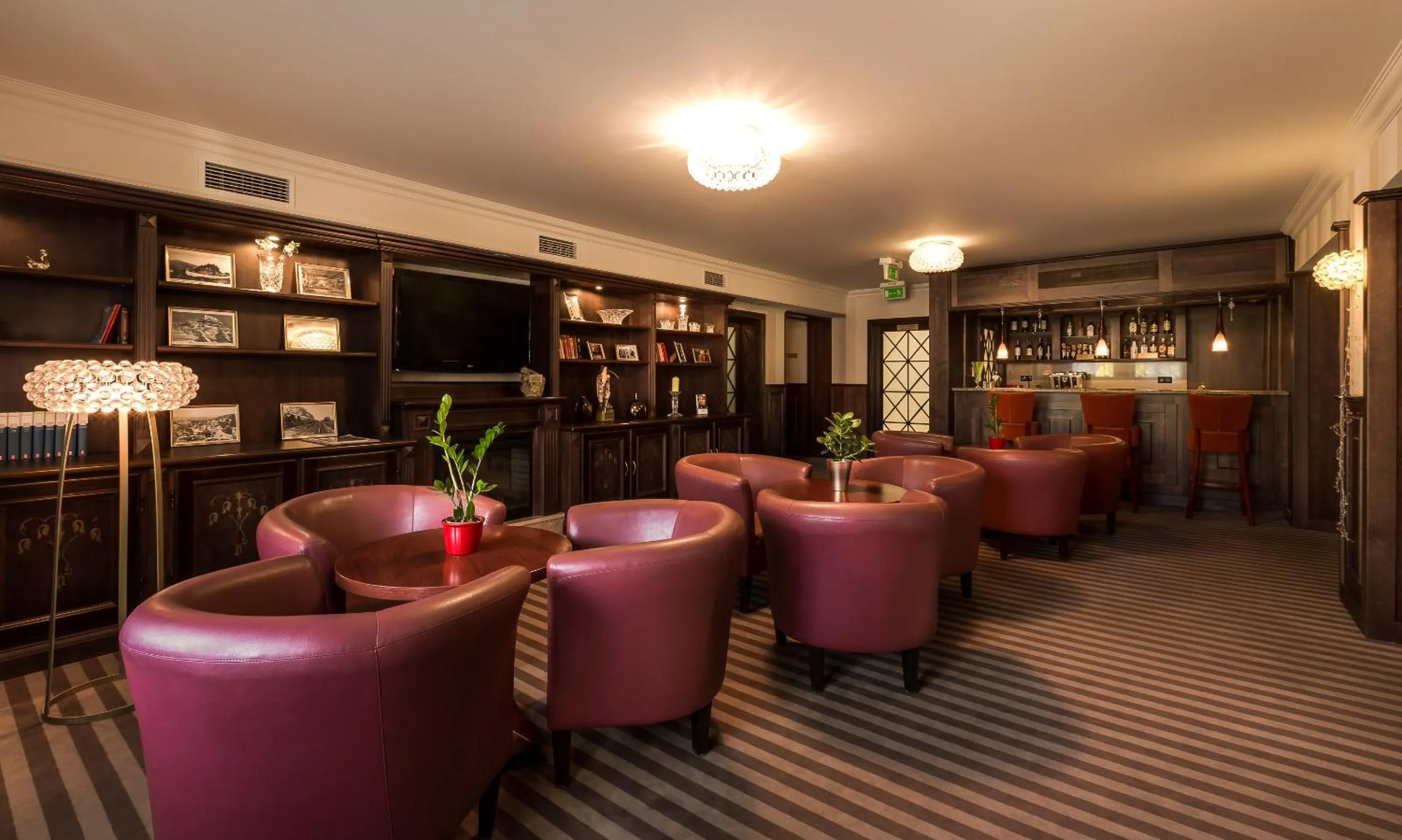 Library in Hotel Kryształ Conference & Spa