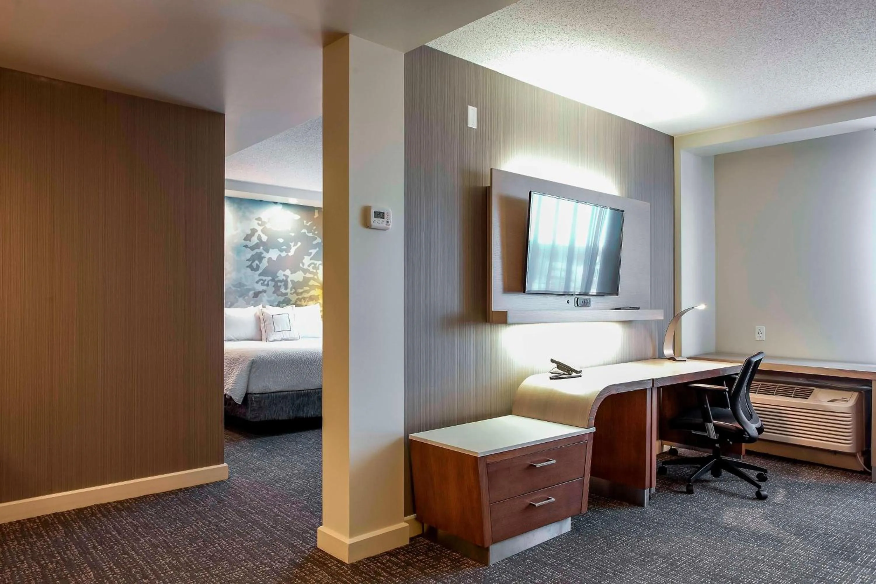 Photo of the whole room, Bed in Courtyard by Marriott Montreal West Island/Baie D’Urfe