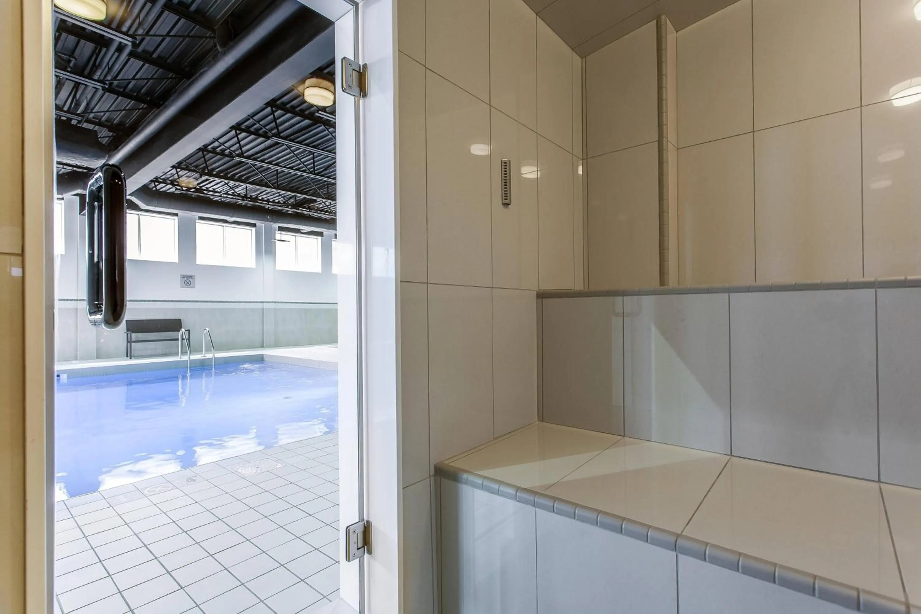 Fitness centre/facilities in Courtyard by Marriott Montreal West Island/Baie D’Urfe