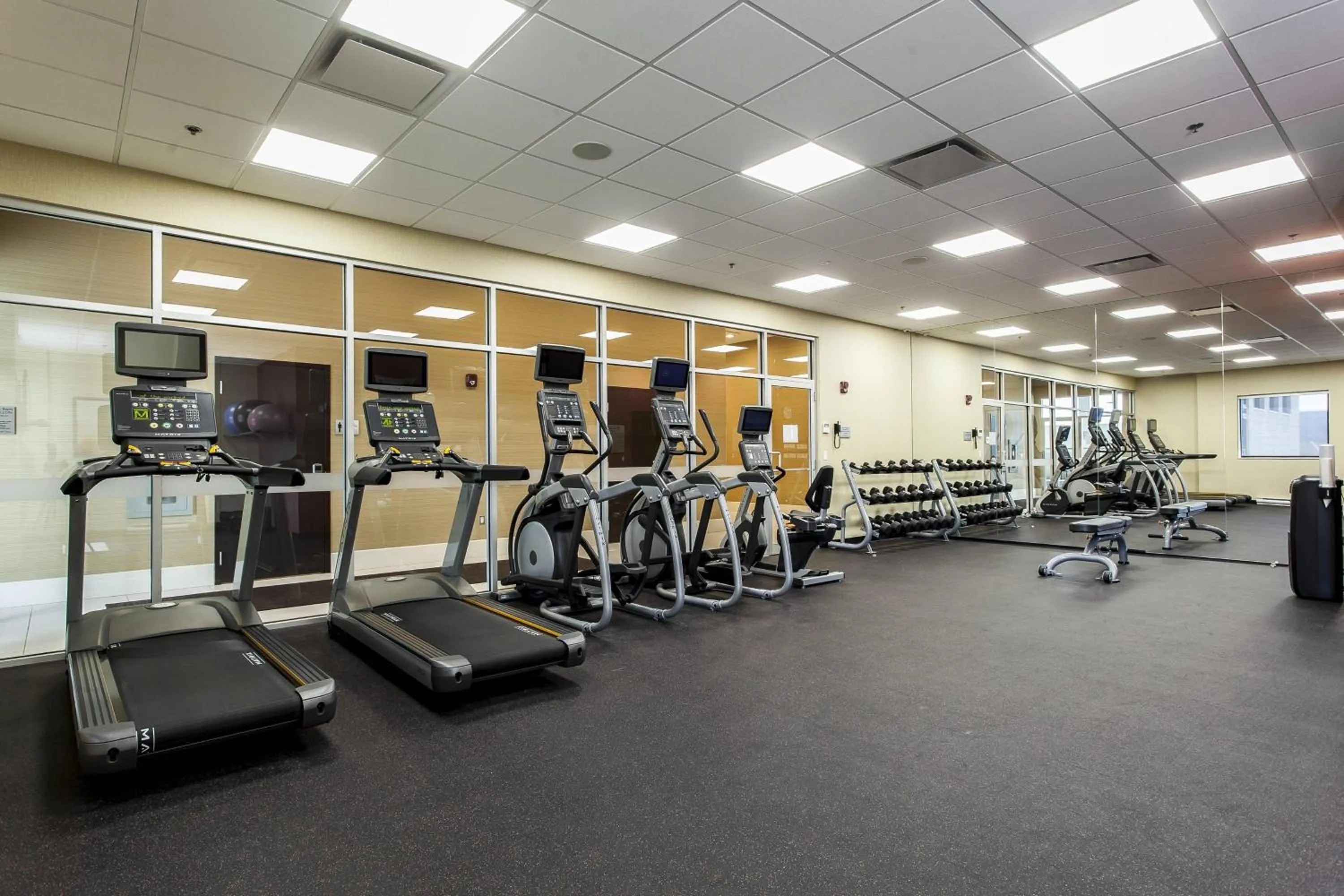 Fitness centre/facilities in Courtyard by Marriott Montreal West Island/Baie D’Urfe