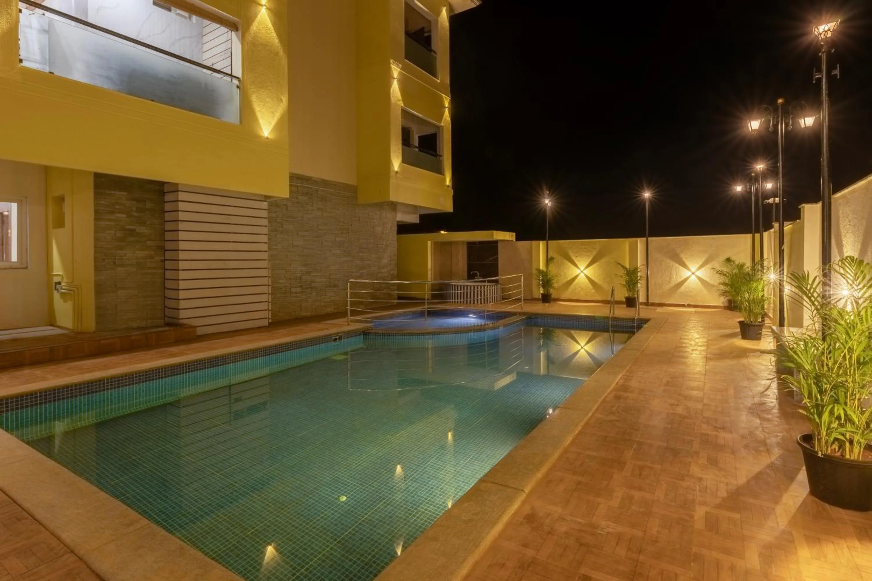 Swimming pool in Treebo Premium Emerald Dove