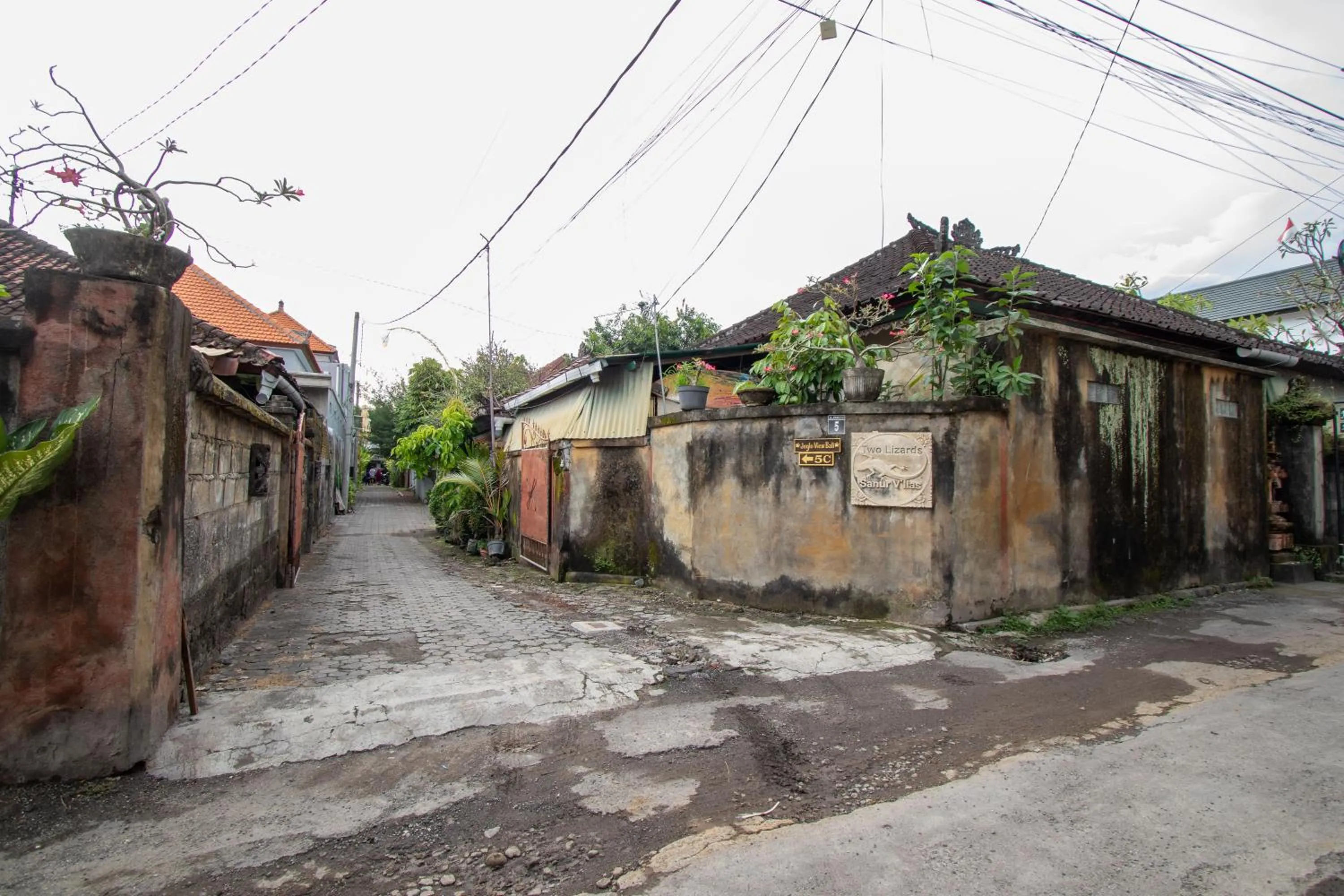 Property building in Two Lizards Beach Villas