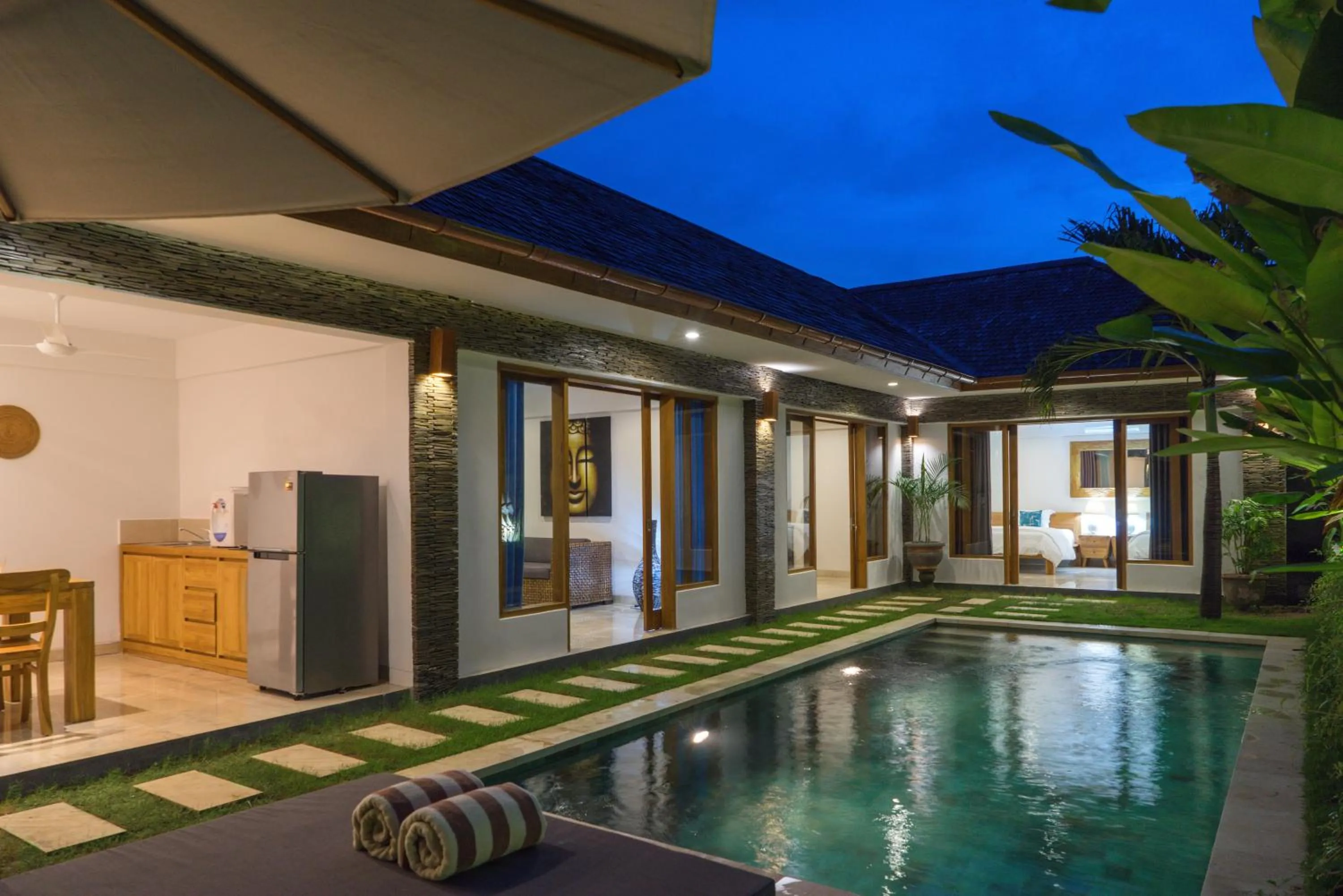 Swimming pool in Two Lizards Beach Villas