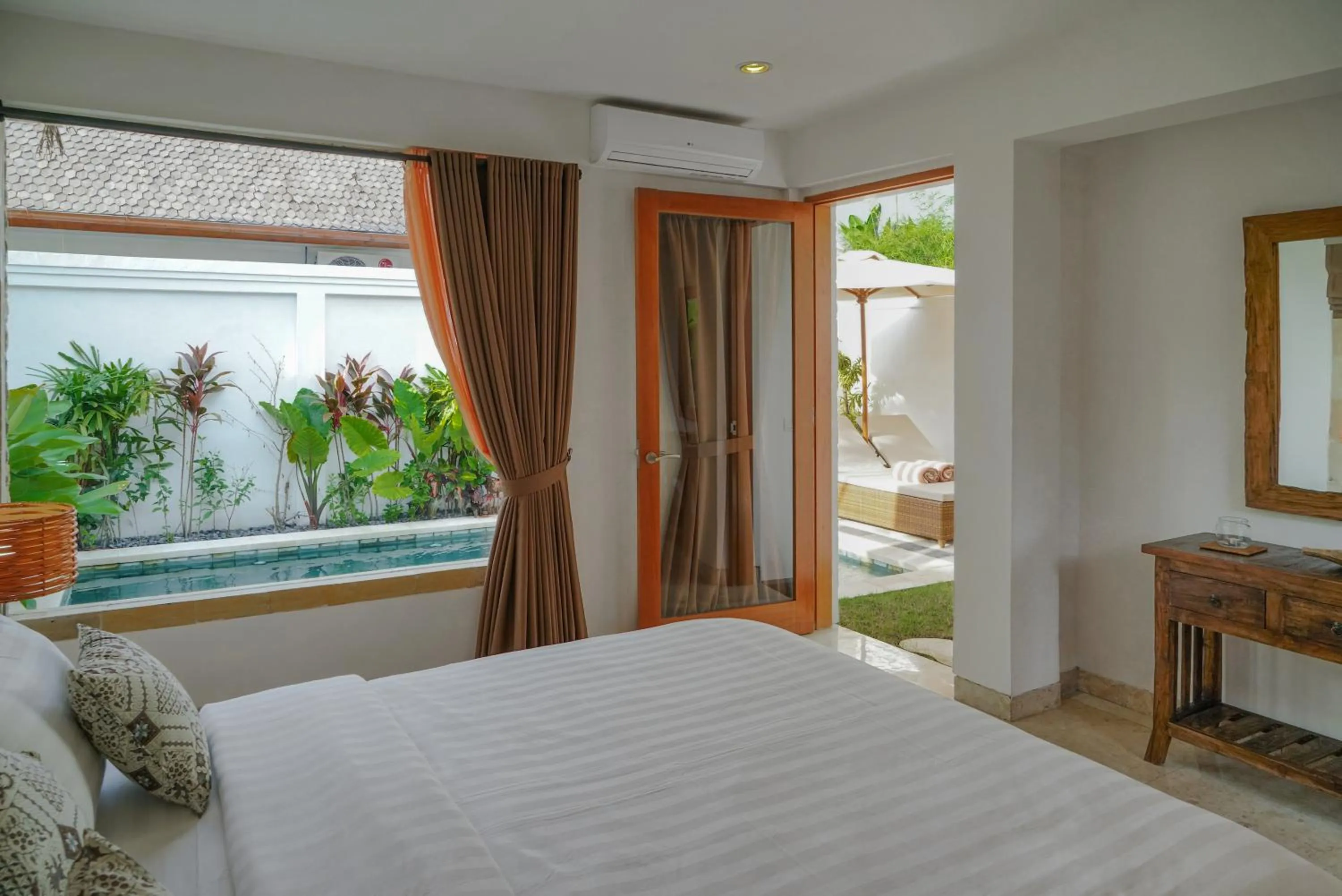 Day, Bed in Two Lizards Beach Villas