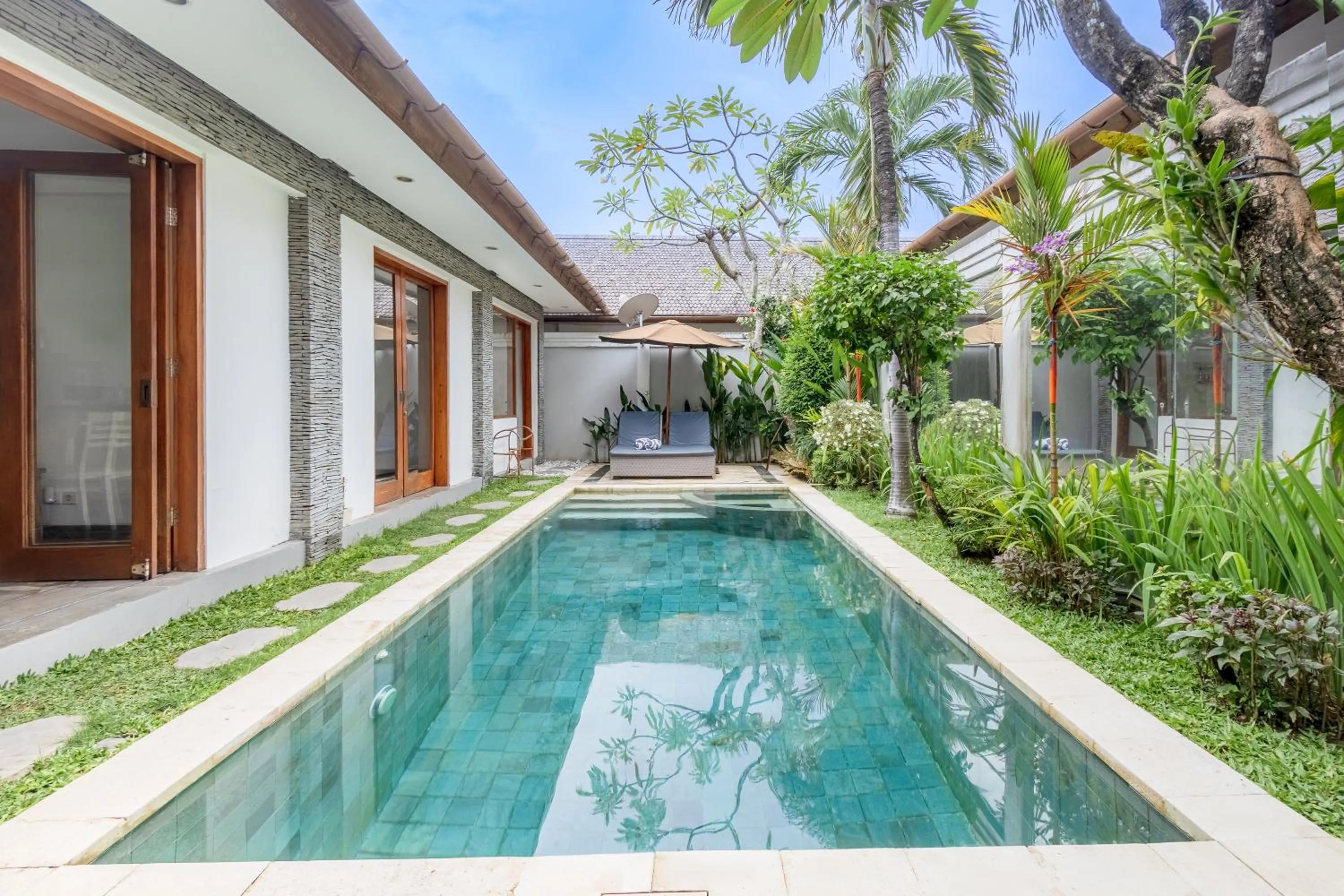 Property building in Two Lizards Beach Villas