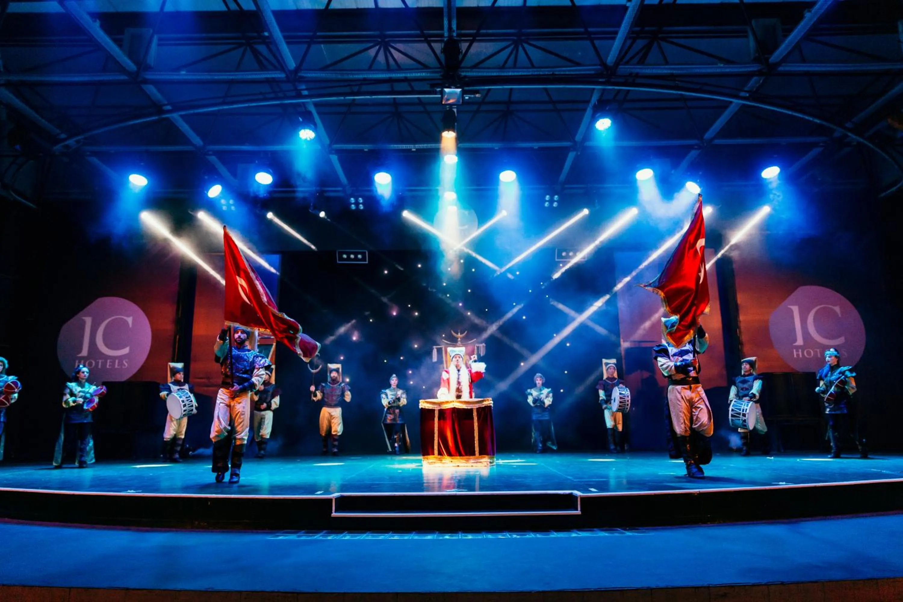 Evening entertainment in IC Hotels Green Palace & Villas