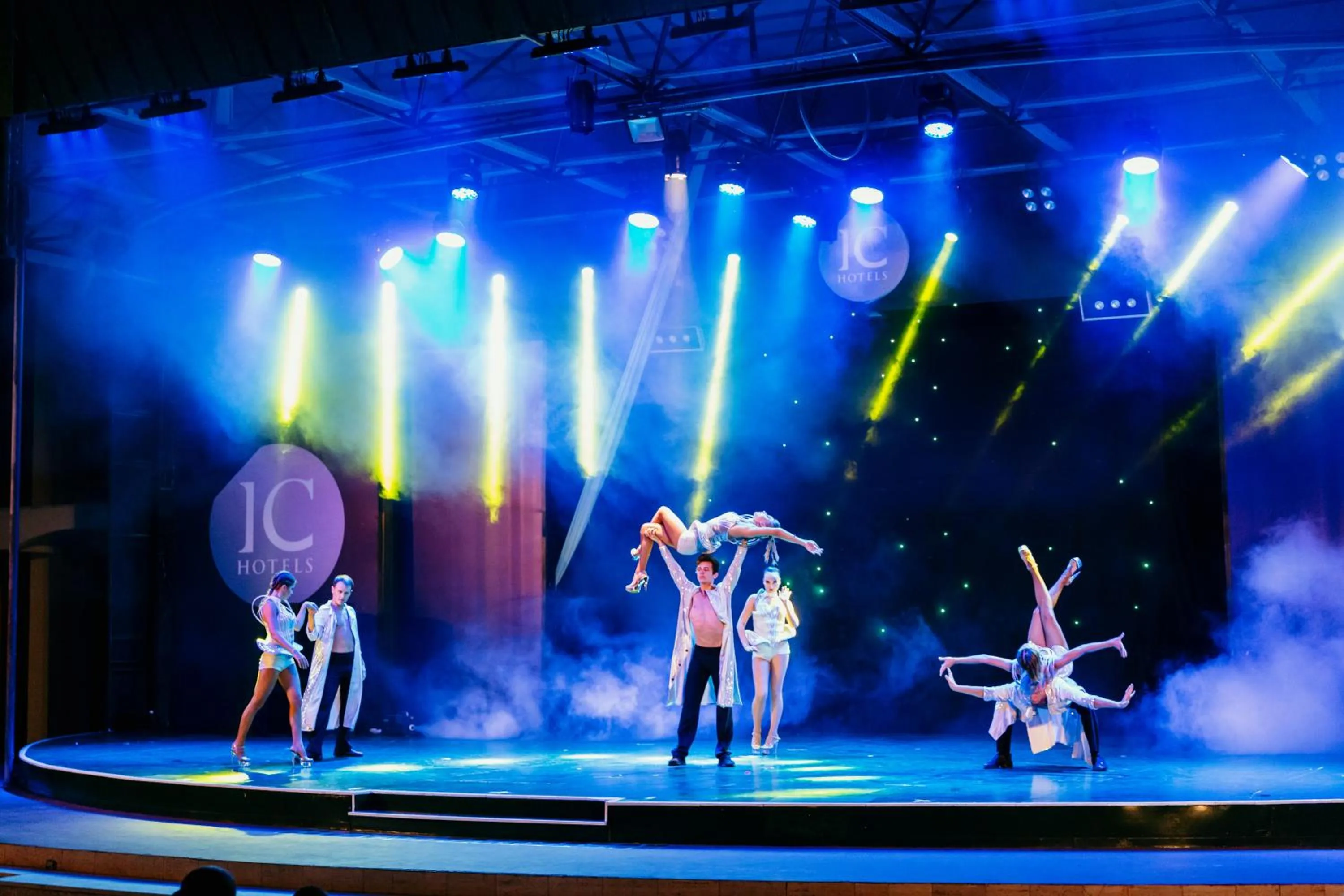 Evening entertainment in IC Hotels Green Palace & Villas