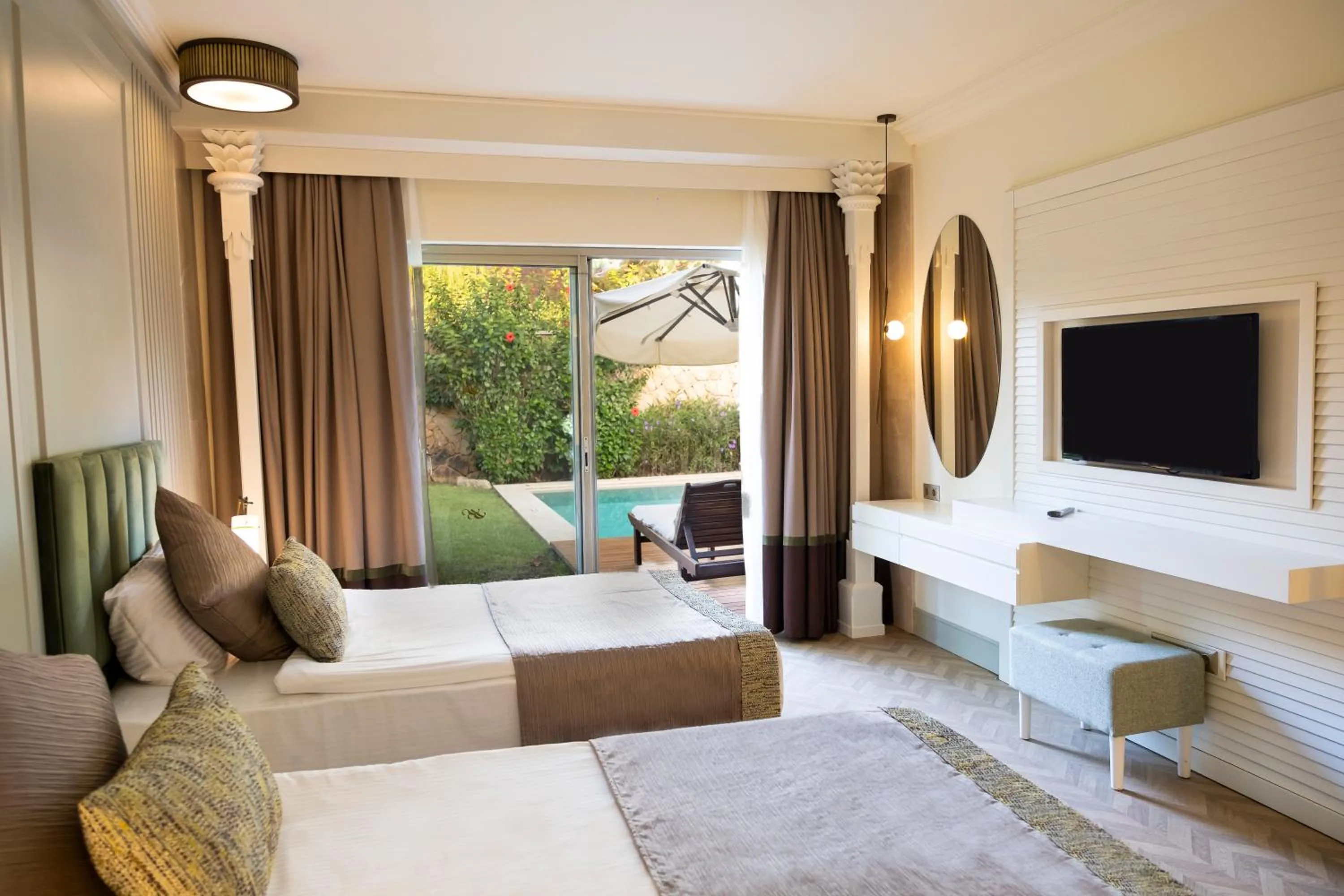 Bed in IC Hotels Green Palace & Villas