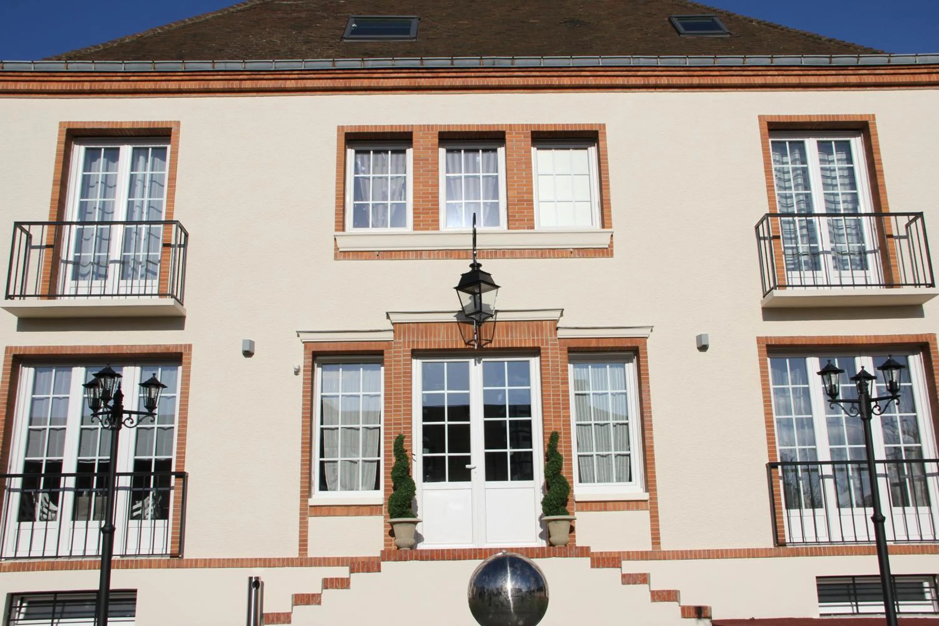 Facade/entrance in Villa Louis Victor