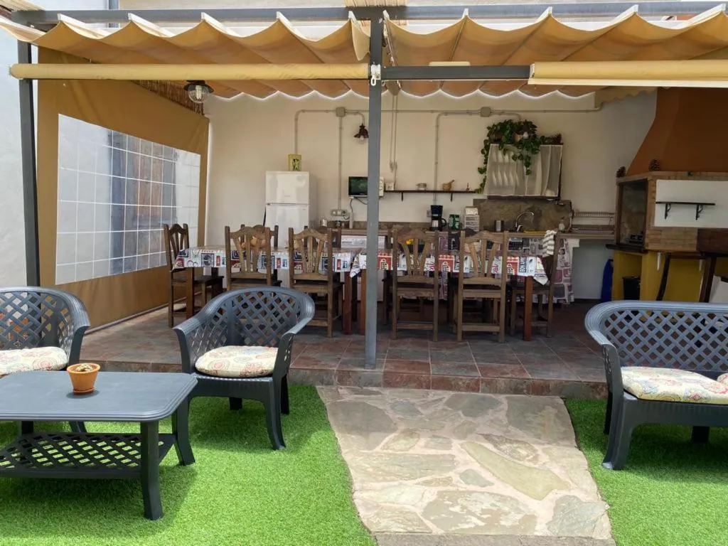Communal kitchen in Casa emblemática Buenavista del Norte