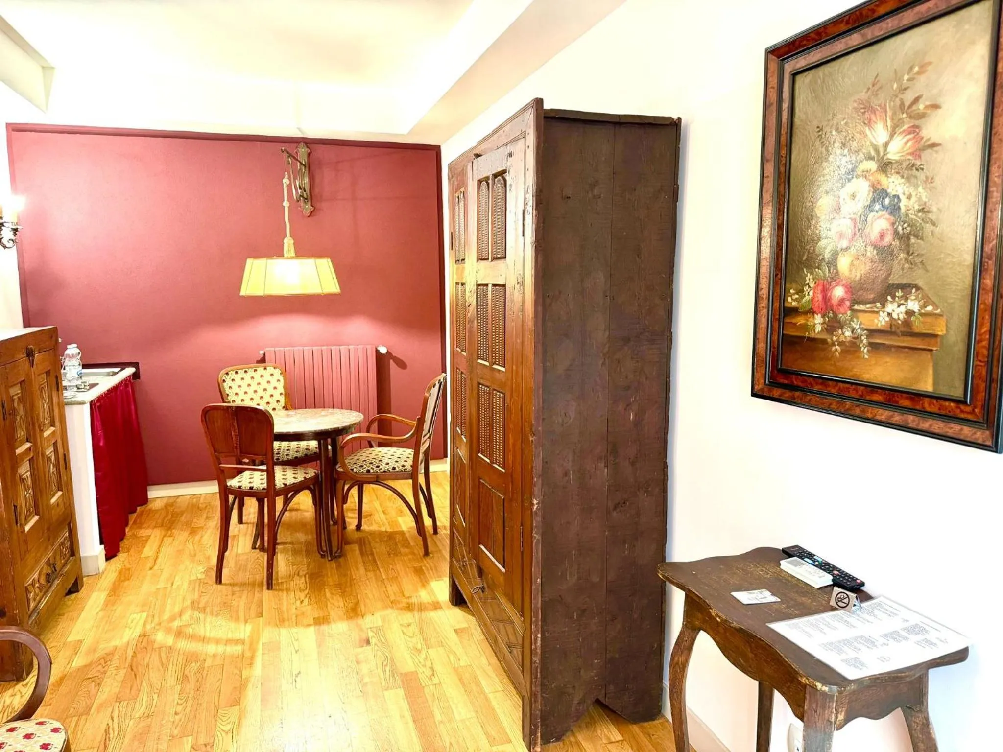 Dining area in Porta Palace Apartments
