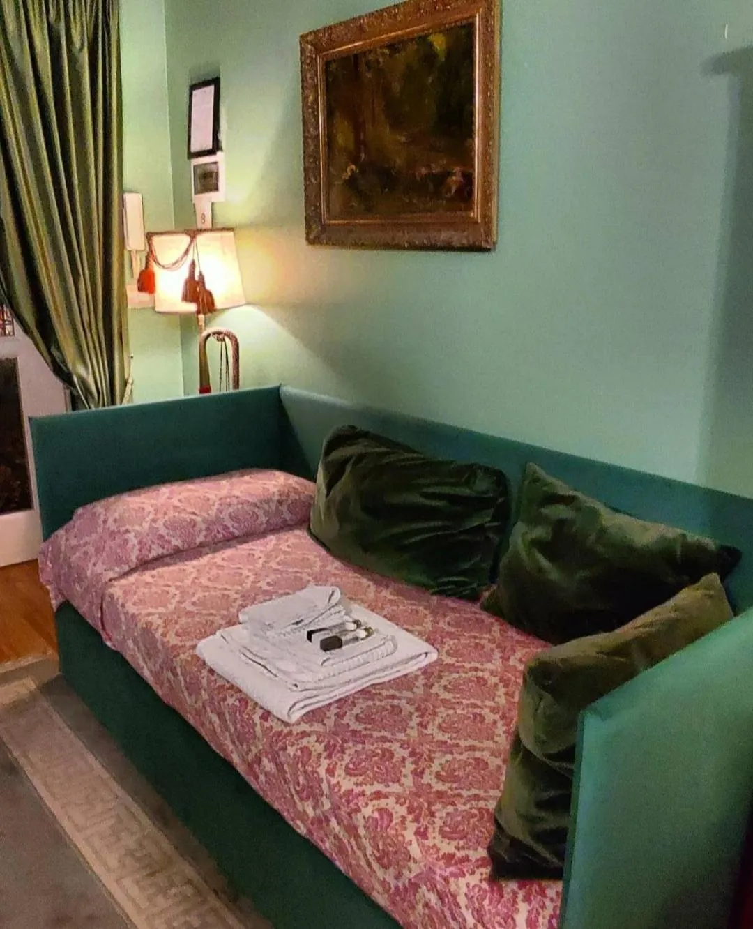 Bed in Porta Palace Apartments