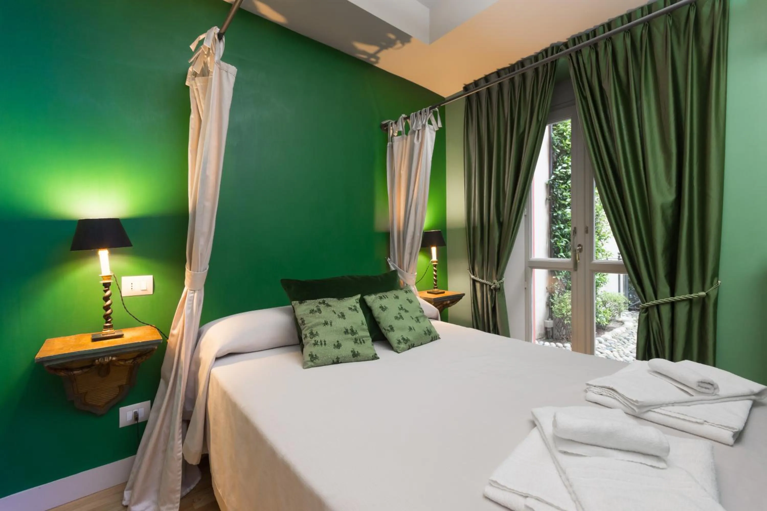 Bedroom, Bed in Porta Palace Apartments